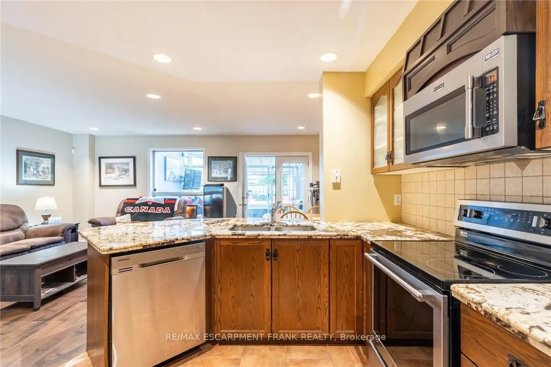 Photo 11 of 78 Foxborough Drive, Hamilton, Ancaster — HOMEH