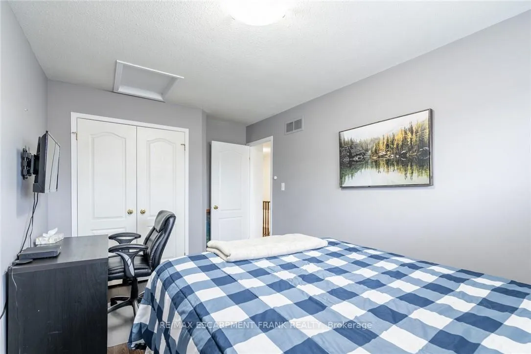 Photo 25 of 78 Foxborough Drive, Hamilton, Ancaster — HOMEH