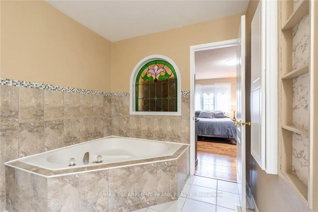 Photo 27 of 78 Foxborough Drive, Hamilton, Ancaster — HOMEH
