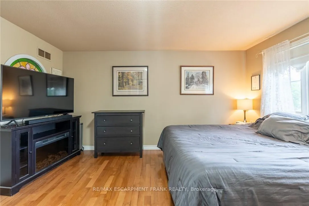 Photo 32 of 78 Foxborough Drive, Hamilton, Ancaster — HOMEH
