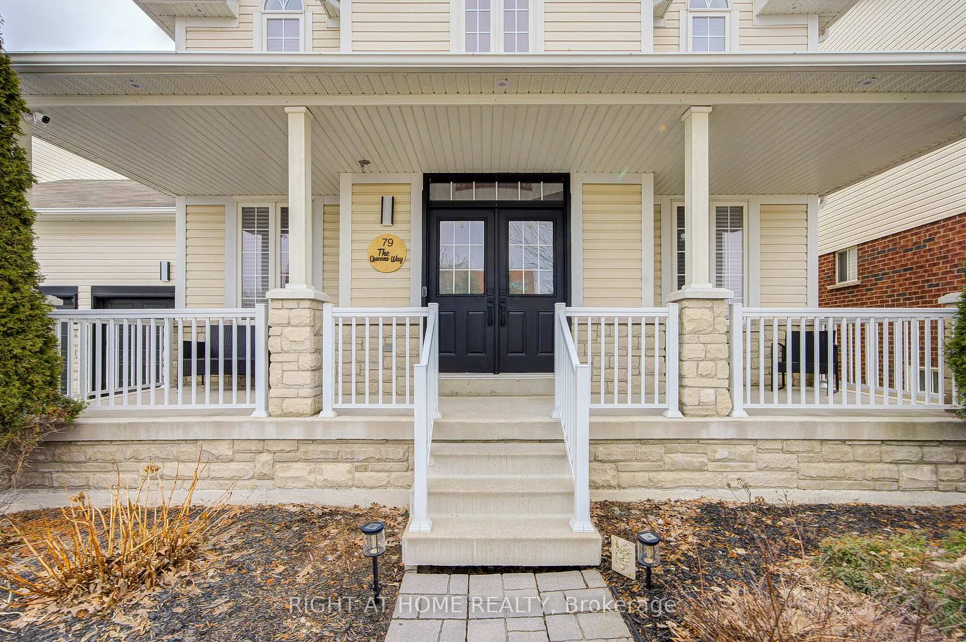 Photo 3 of 79 The Queensway Way, Barrie, Innis-Shore — HOMEH