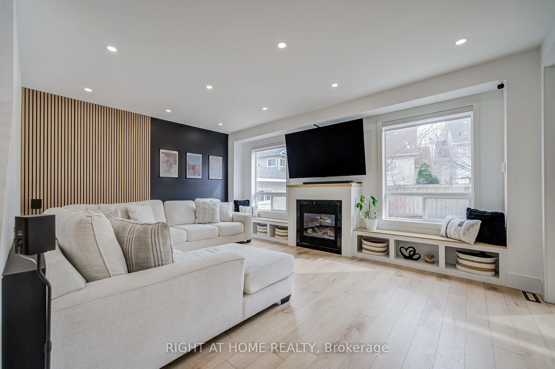 Photo 17 of 79 The Queensway Way, Barrie, Innis-Shore — HOMEH