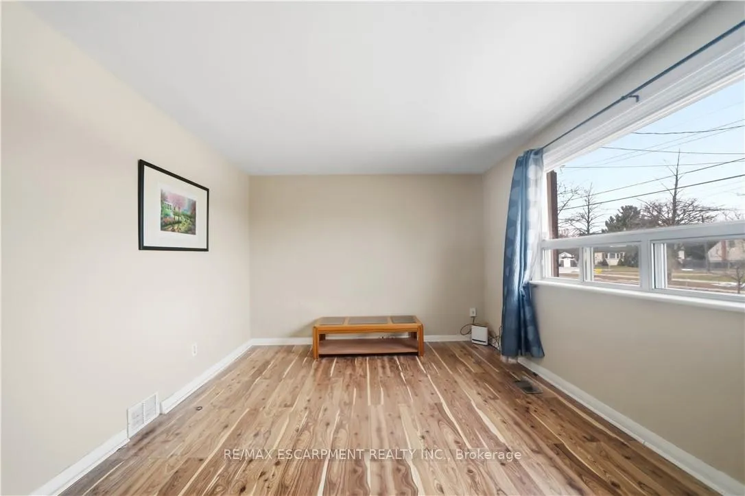 Photo 4 of 776 Britannia Avenue, Hamilton, McQuesten — HOMEH