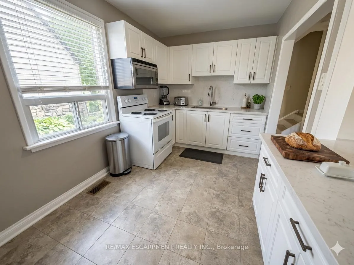 Photo 5 of 776 Britannia Avenue, Hamilton, McQuesten — HOMEH