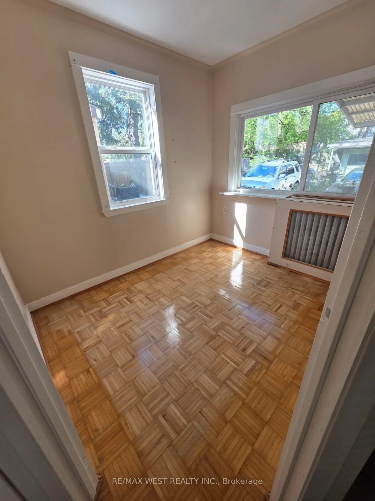 Photo 4 of 160 King Edward Avenue, Toronto, Woodbine-Lumsden — HOMEH