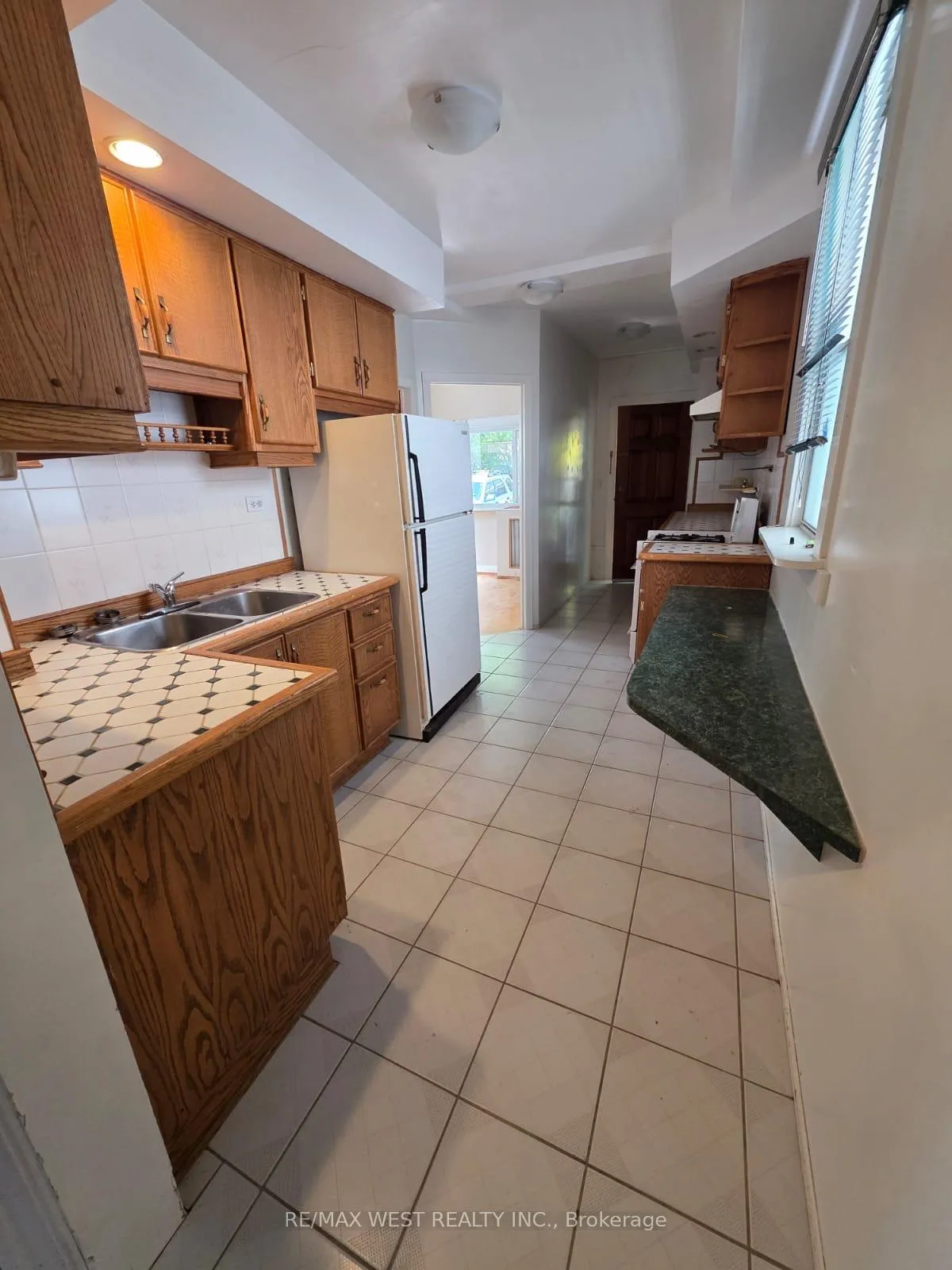 Photo 12 of 160 King Edward Avenue, Toronto, Woodbine-Lumsden — HOMEH
