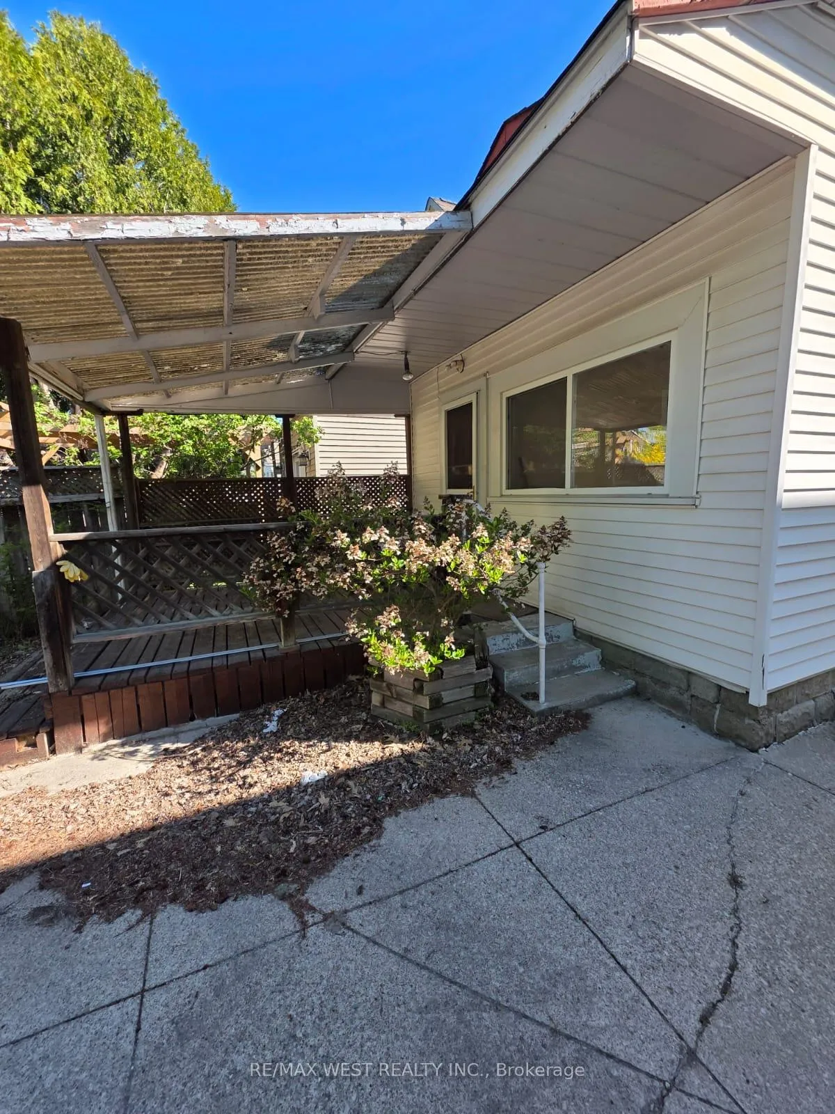 Photo 14 of 160 King Edward Avenue, Toronto, Woodbine-Lumsden — HOMEH