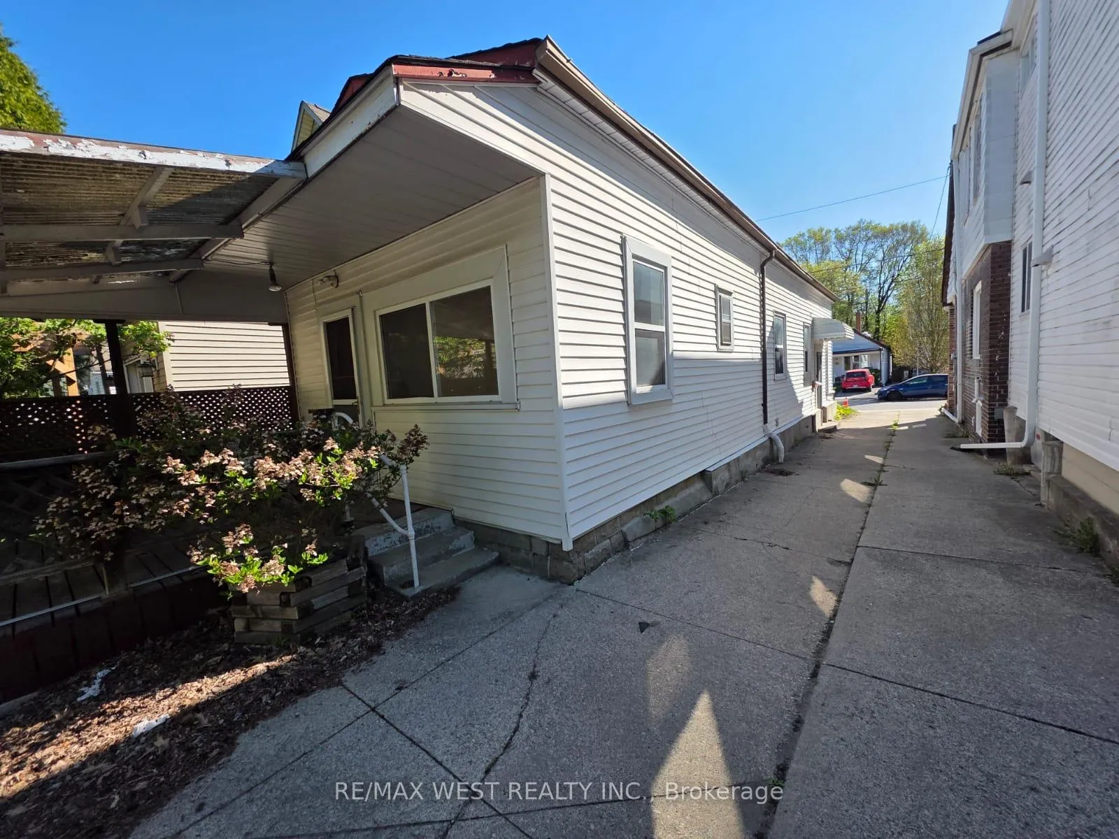 Photo 15 of 160 King Edward Avenue, Toronto, Woodbine-Lumsden — HOMEH