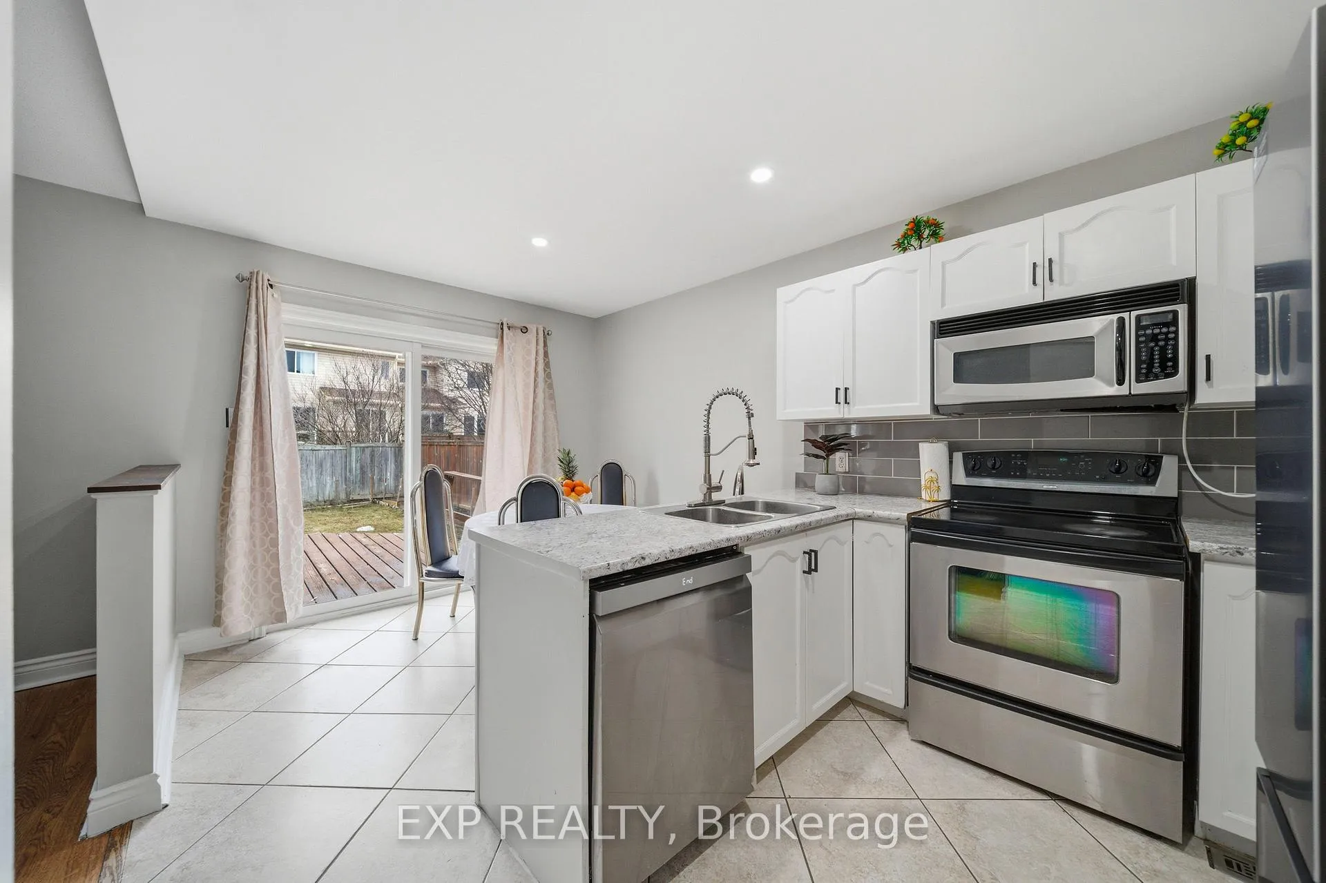 Photo 12 of 180 Equestrian Drive, Ottawa, Kanata - Bridlewood — HOMEH