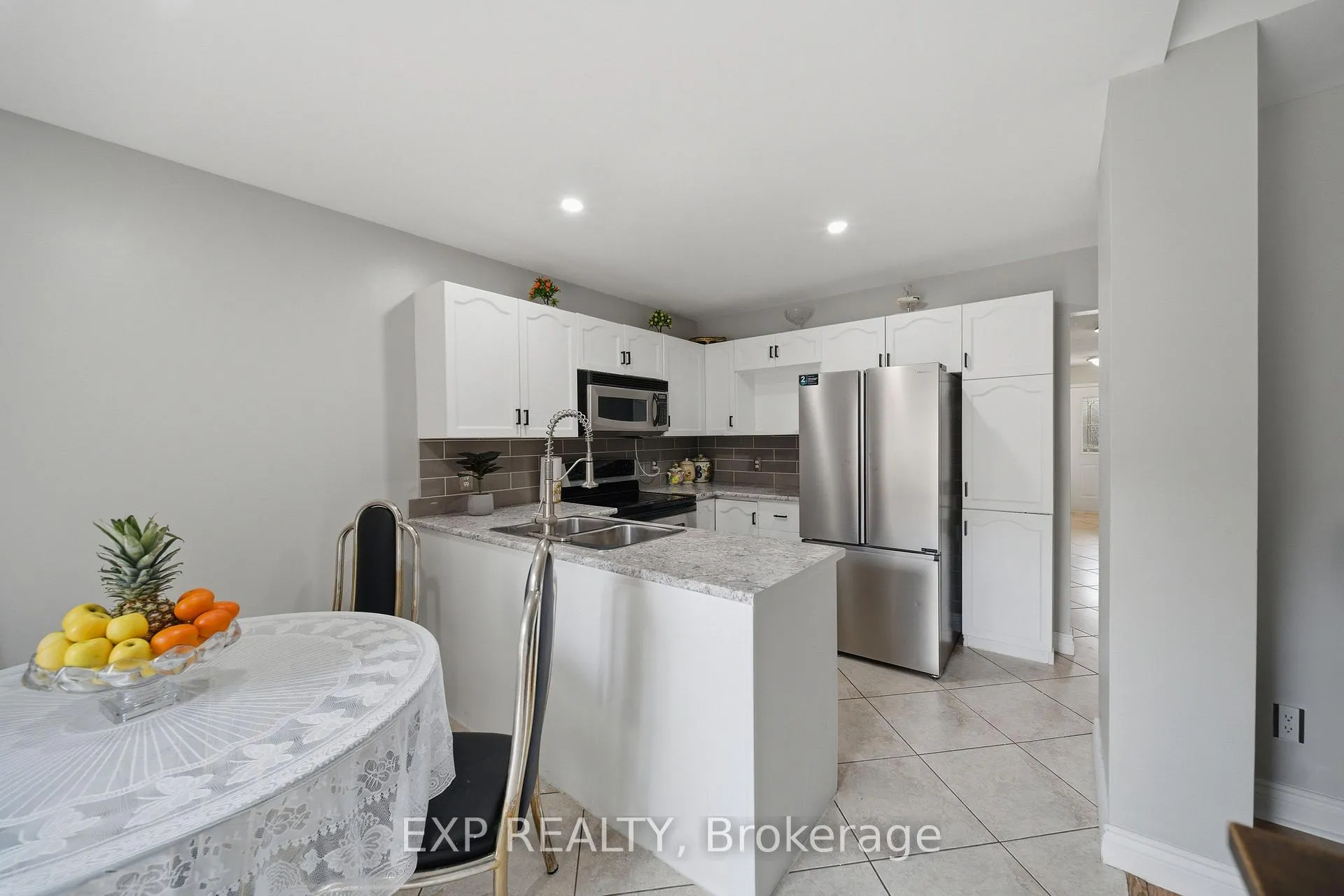 Photo 13 of 180 Equestrian Drive, Ottawa, Kanata - Bridlewood — HOMEH
