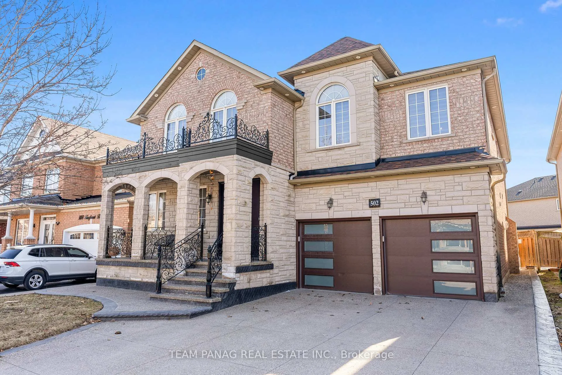 Photo 2 of 502 Fernforest Drive, Brampton, Sandringham-Wellington — HOMEH