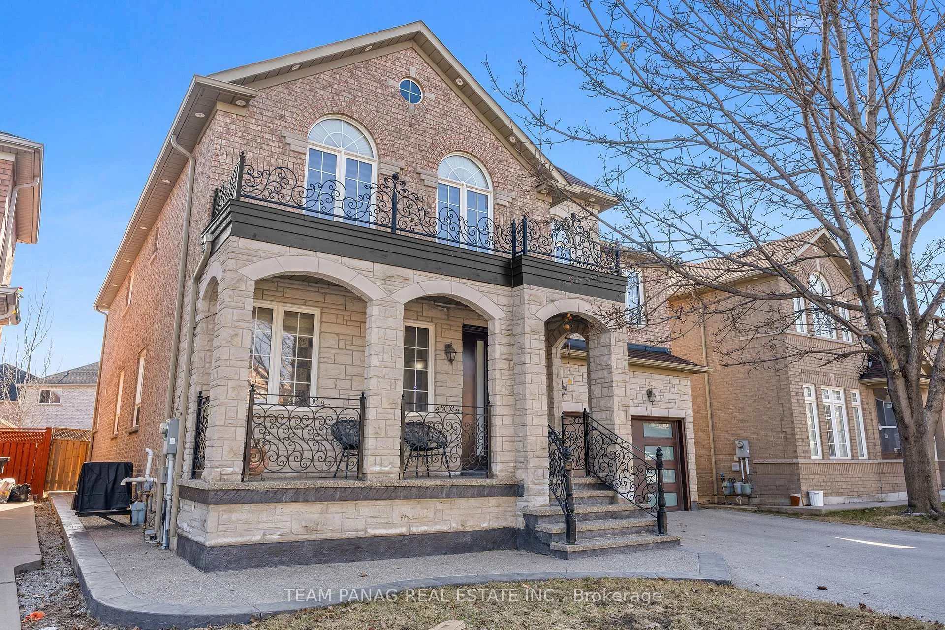 Photo 3 of 502 Fernforest Drive, Brampton, Sandringham-Wellington — HOMEH