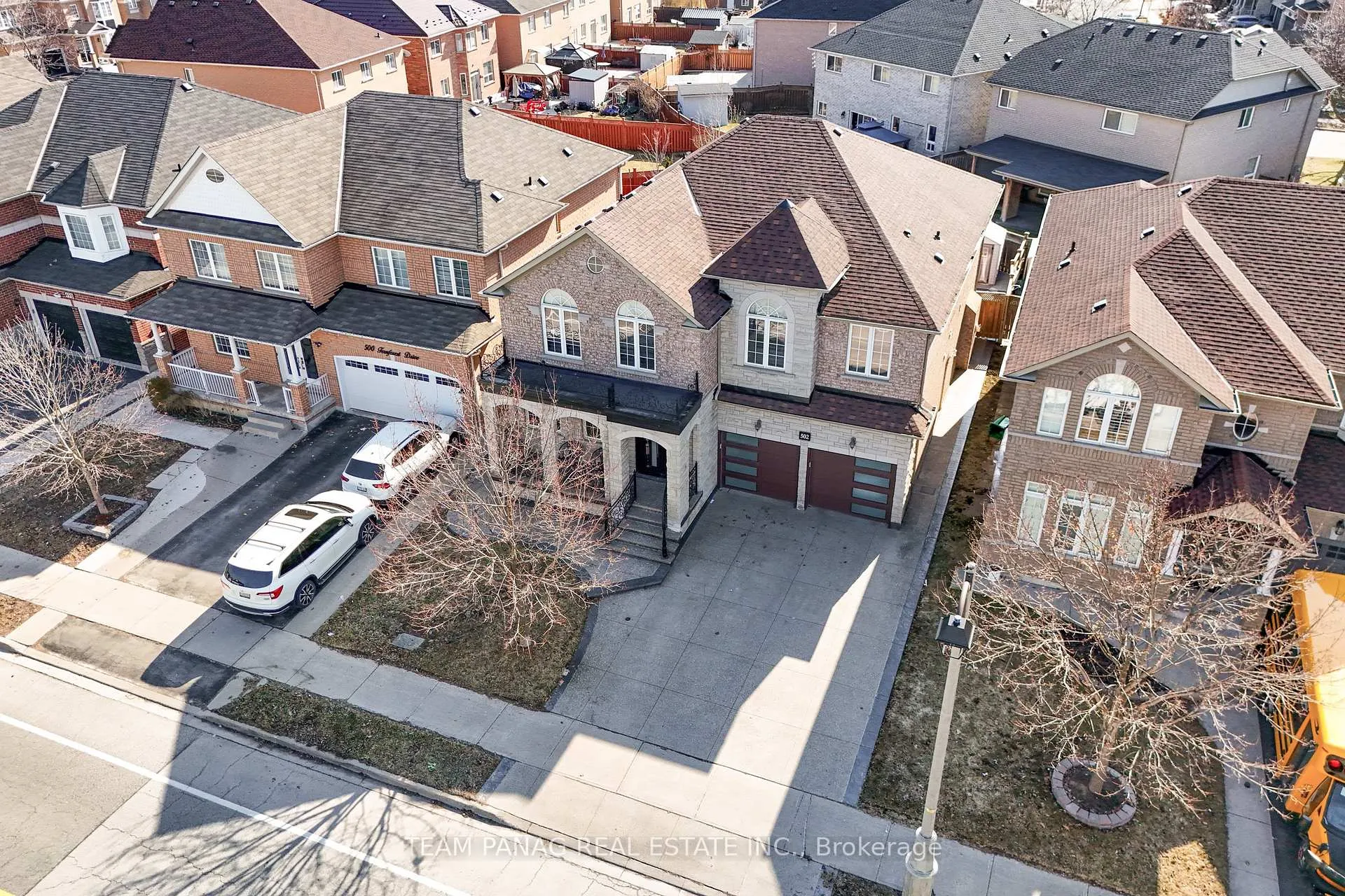 Photo 4 of 502 Fernforest Drive, Brampton, Sandringham-Wellington — HOMEH