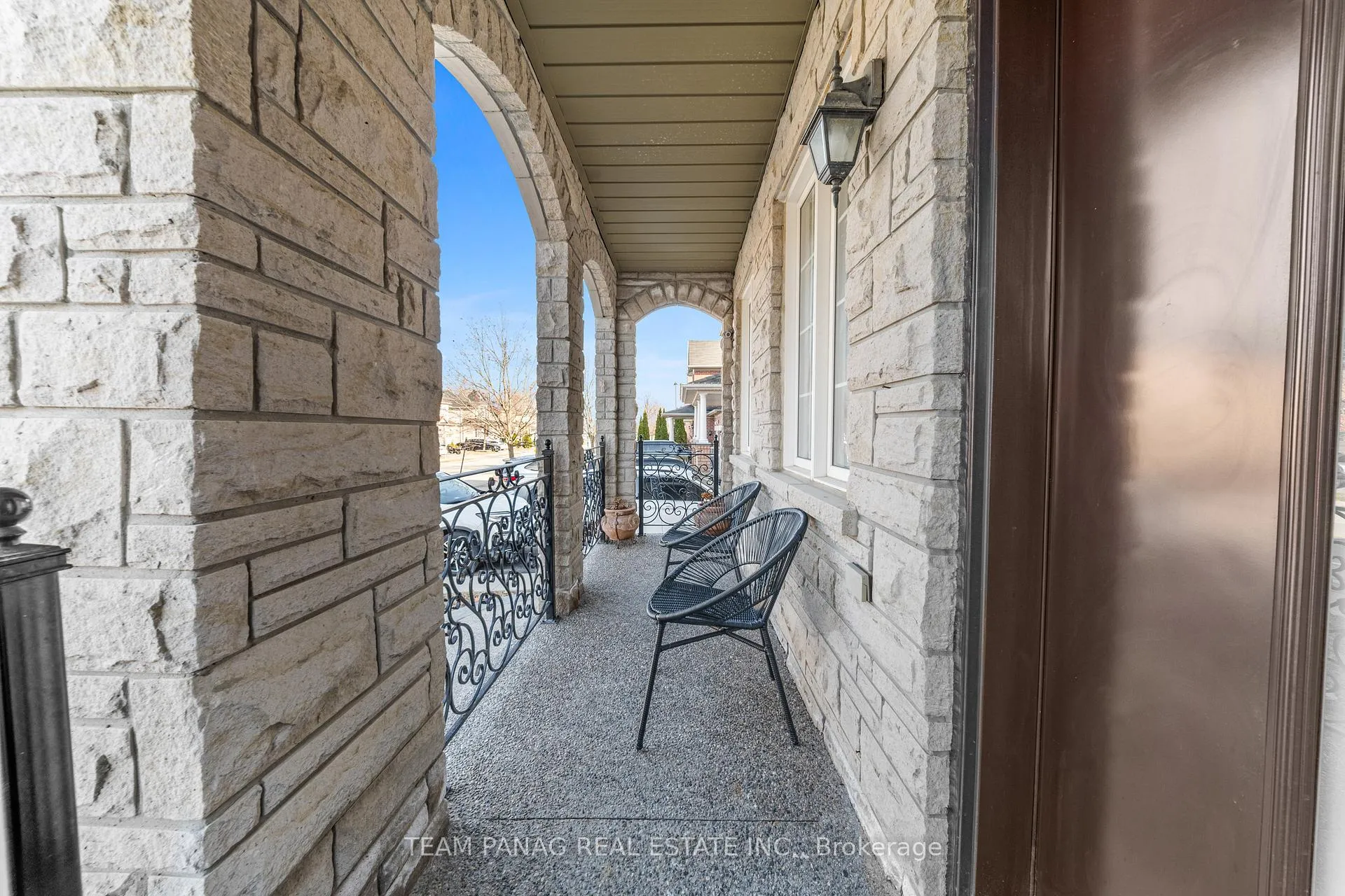 Photo 6 of 502 Fernforest Drive, Brampton, Sandringham-Wellington — HOMEH