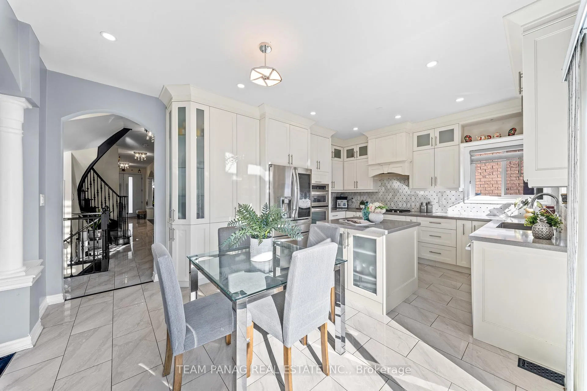 Photo 13 of 502 Fernforest Drive, Brampton, Sandringham-Wellington — HOMEH