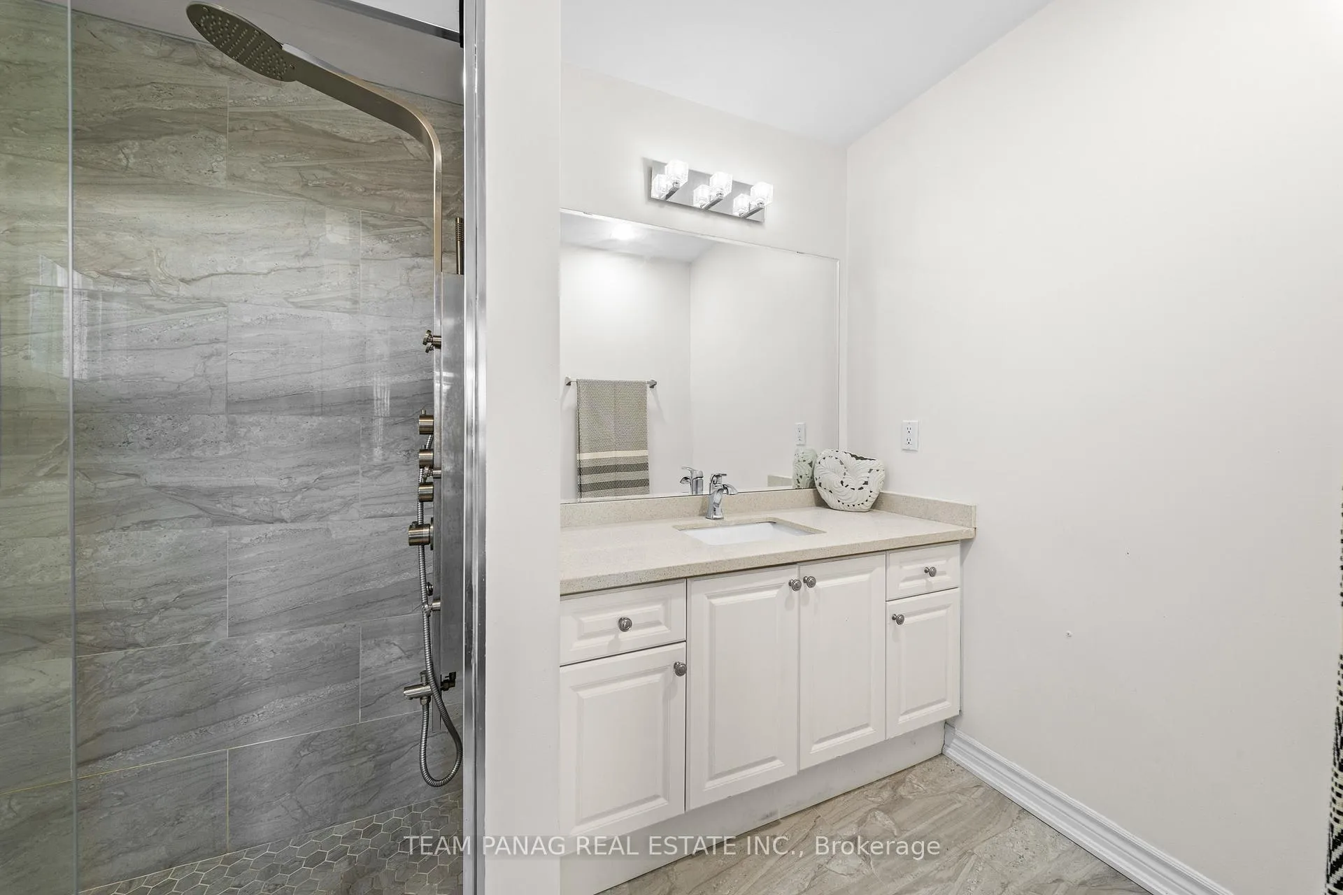 Photo 31 of 502 Fernforest Drive, Brampton, Sandringham-Wellington — HOMEH