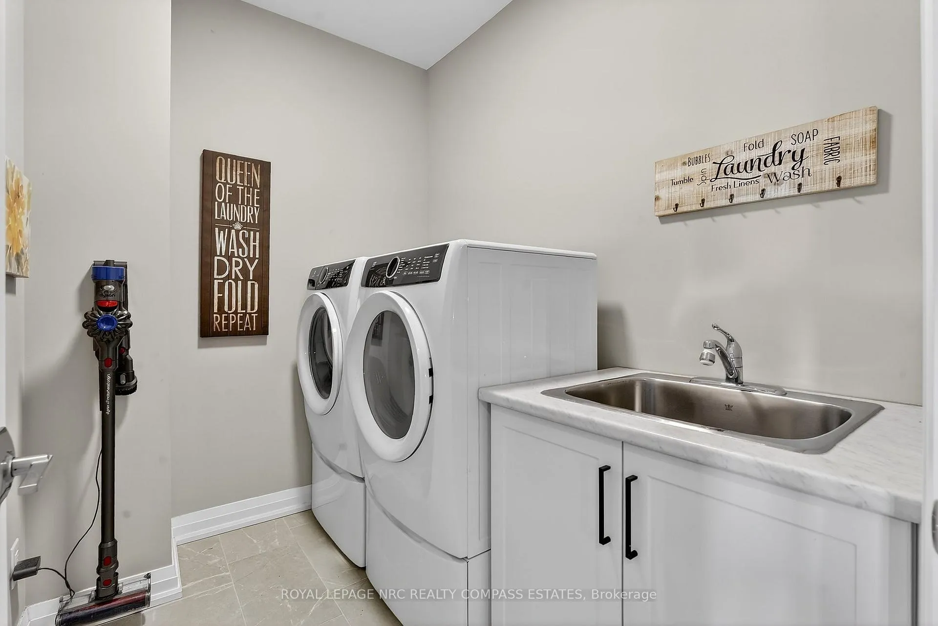 Photo 17 of Unit 4, 50 Tulip Tree Common, St. Catharines, Grapeview — HOMEH