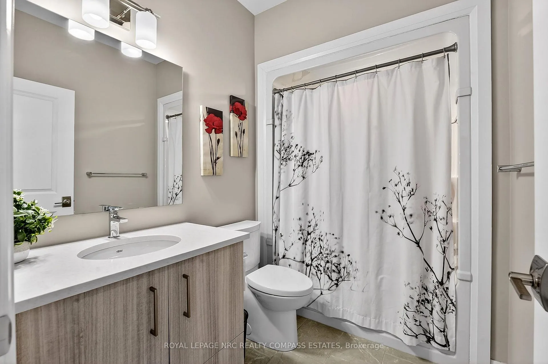 Photo 23 of Unit 4, 50 Tulip Tree Common, St. Catharines, Grapeview — HOMEH