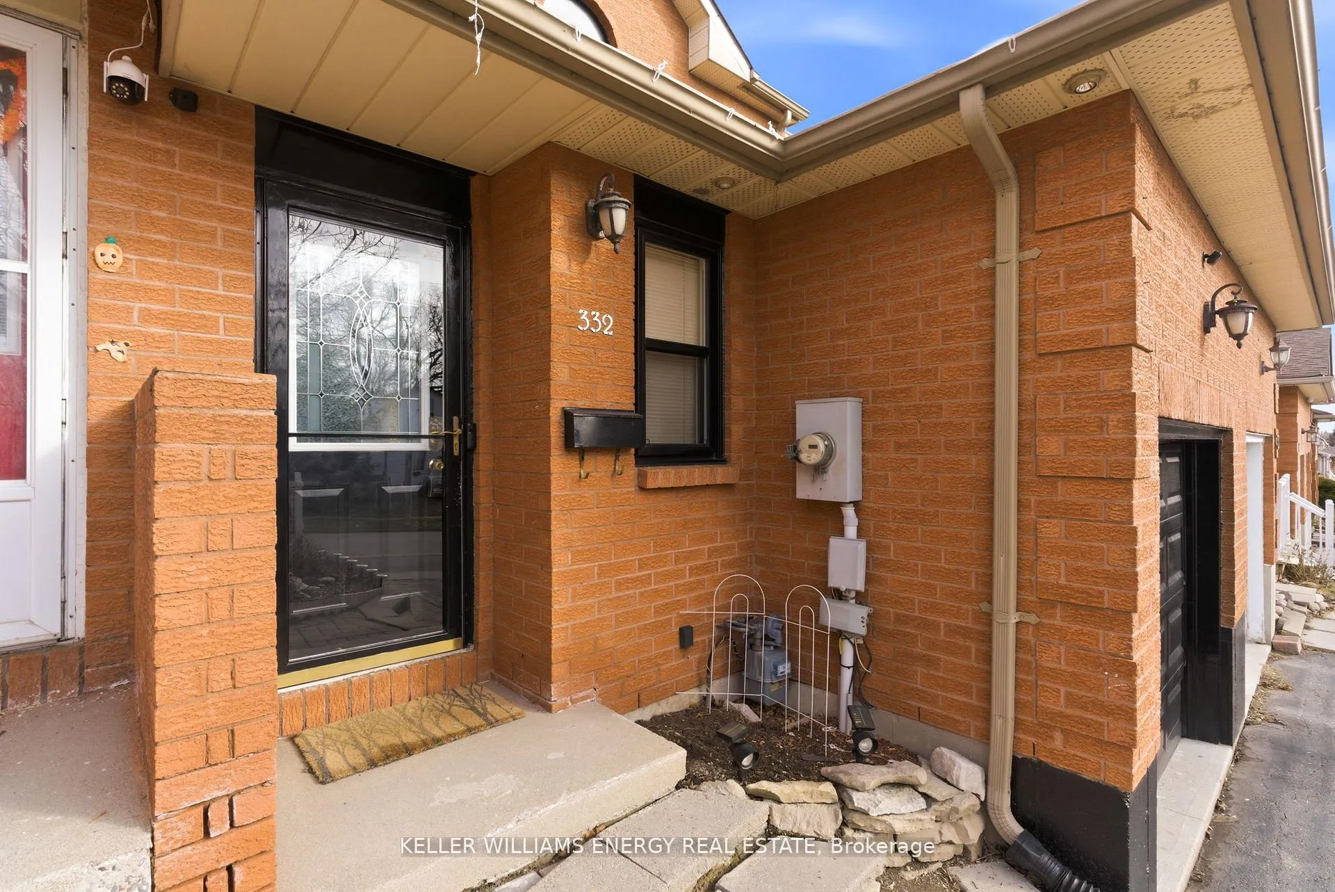 Photo 2 of 332 Elgin Street W, Oshawa, McLaughlin — HOMEH