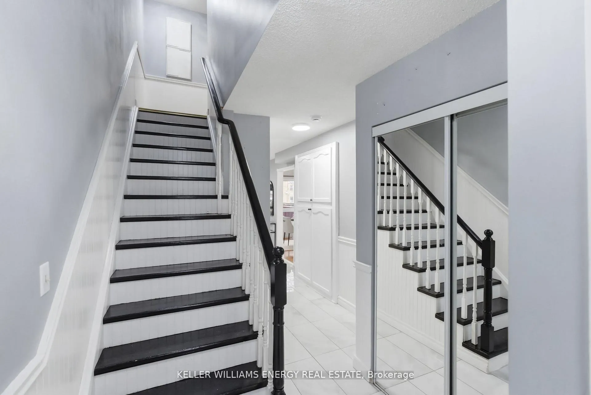 Photo 3 of 332 Elgin Street W, Oshawa, McLaughlin — HOMEH