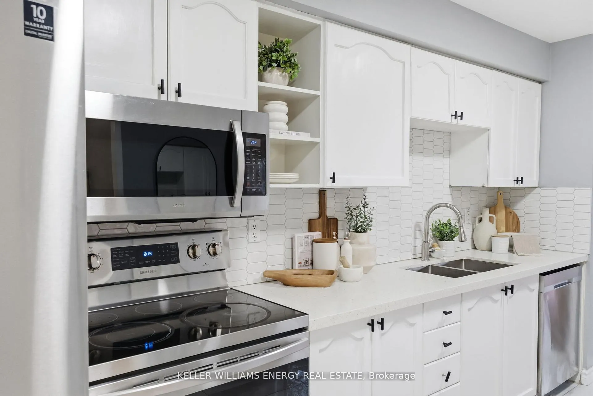 Photo 6 of 332 Elgin Street W, Oshawa, McLaughlin — HOMEH