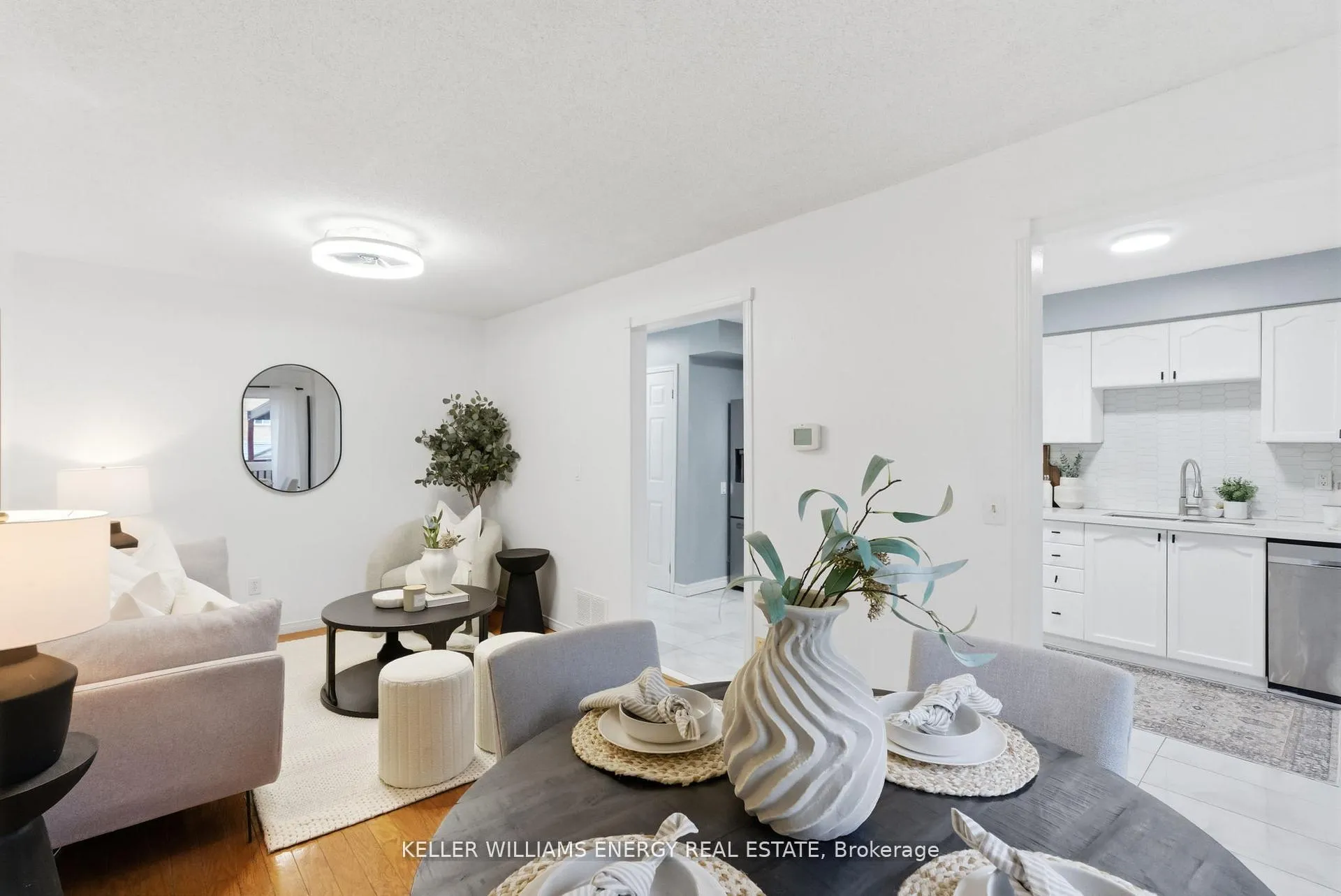 Photo 13 of 332 Elgin Street W, Oshawa, McLaughlin — HOMEH