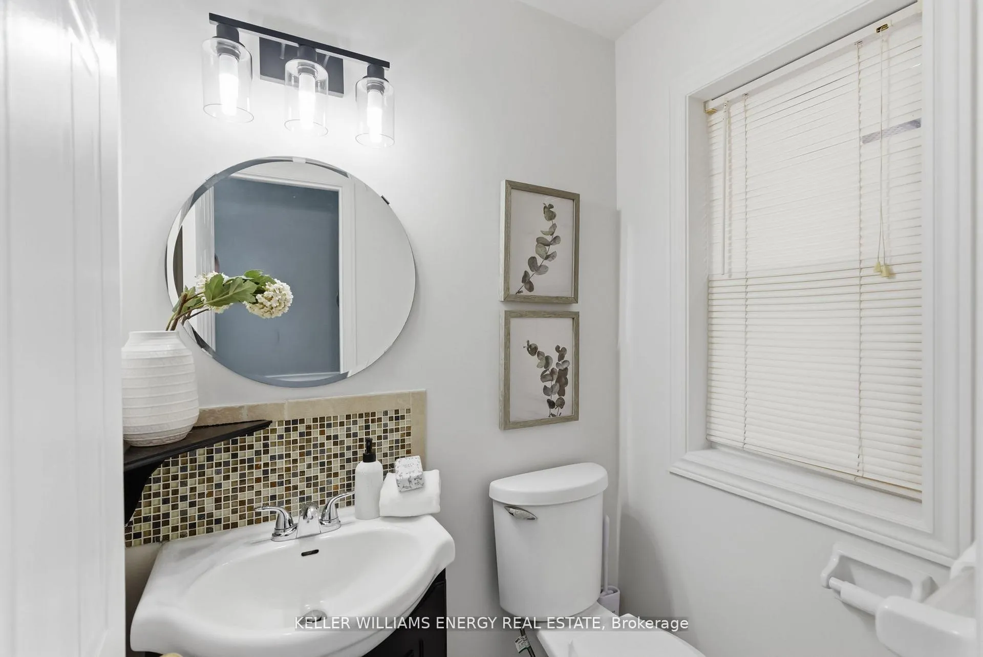 Photo 16 of 332 Elgin Street W, Oshawa, McLaughlin — HOMEH
