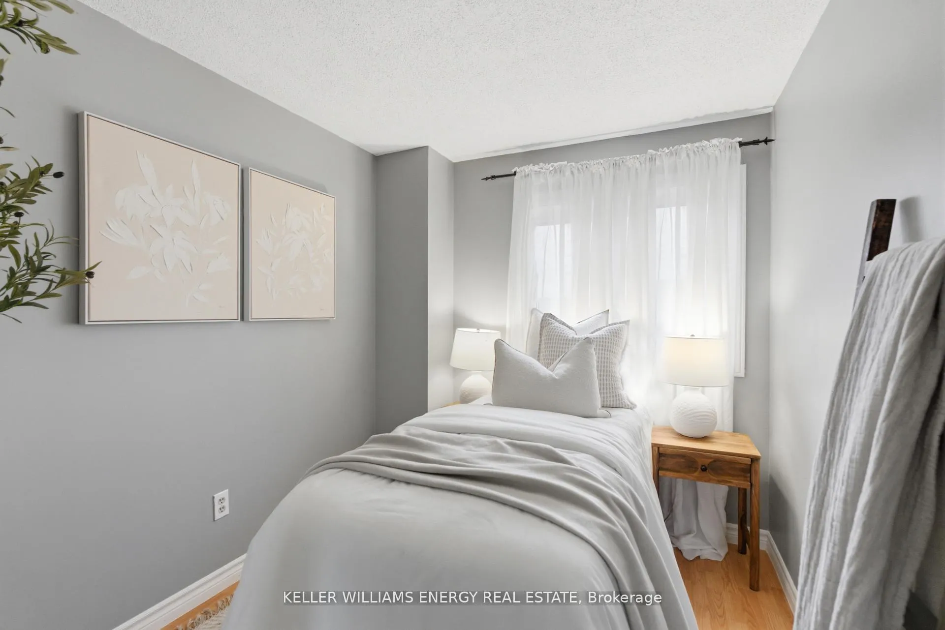 Photo 24 of 332 Elgin Street W, Oshawa, McLaughlin — HOMEH