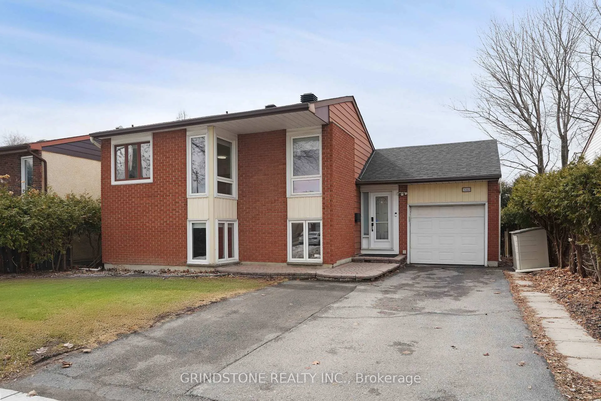 Front of 1080 Alenmede Crescent
