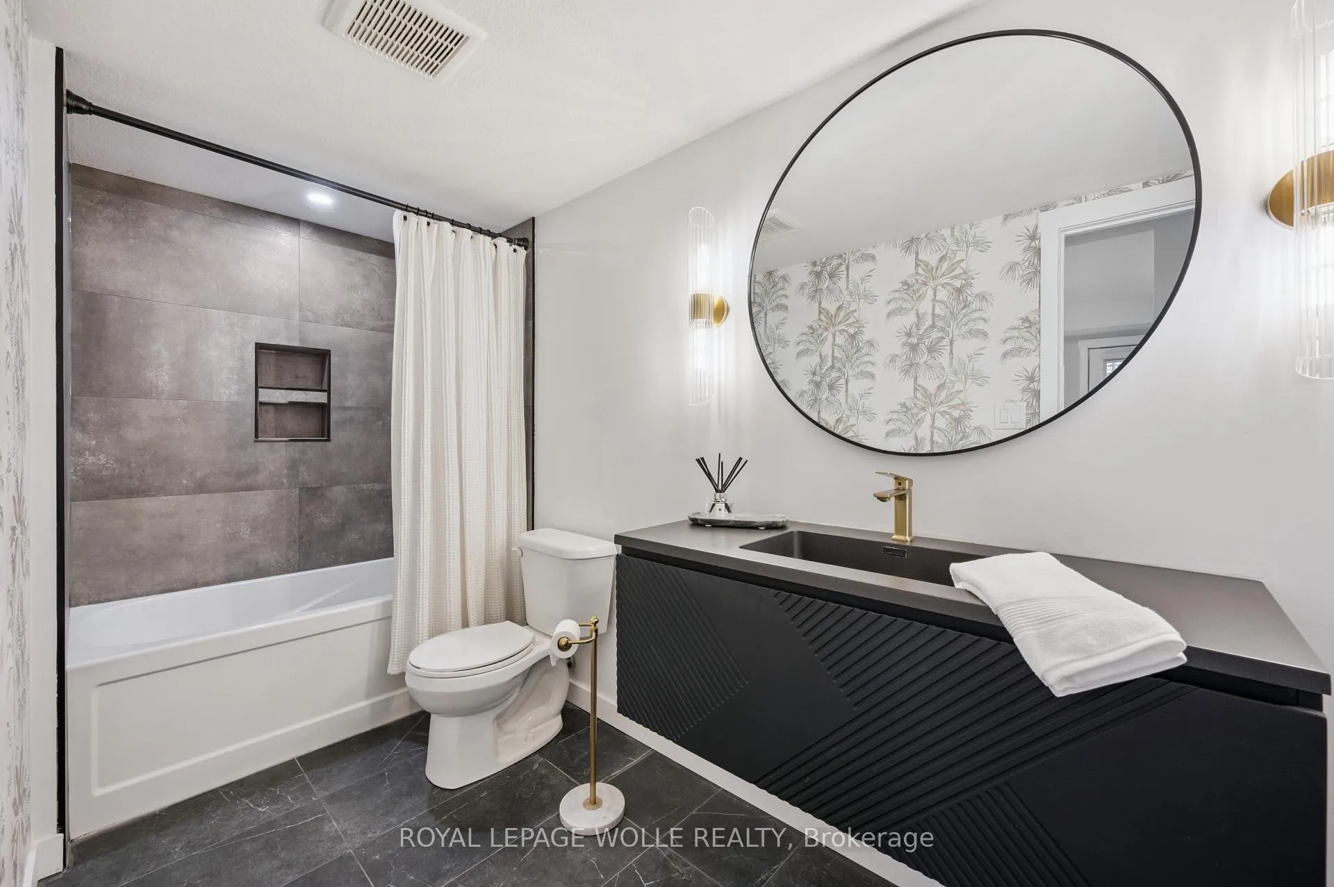 Photo 16 of Unit D, 164 Rochefort Street, Kitchener — HOMEH