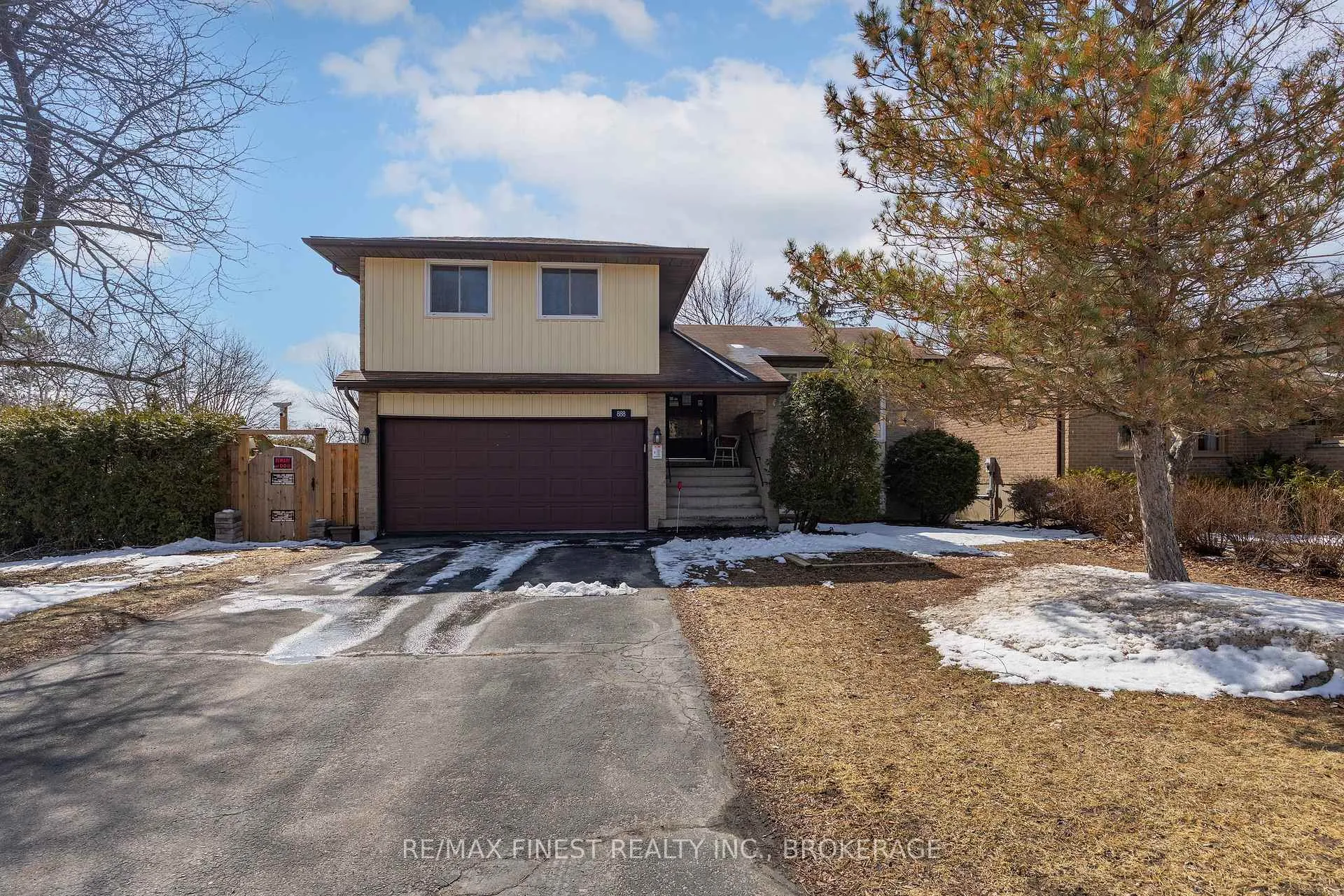 Photo 2 of 888 Sandringham Place, Kingston, North of Taylor-Kidd Blvd — HOMEH