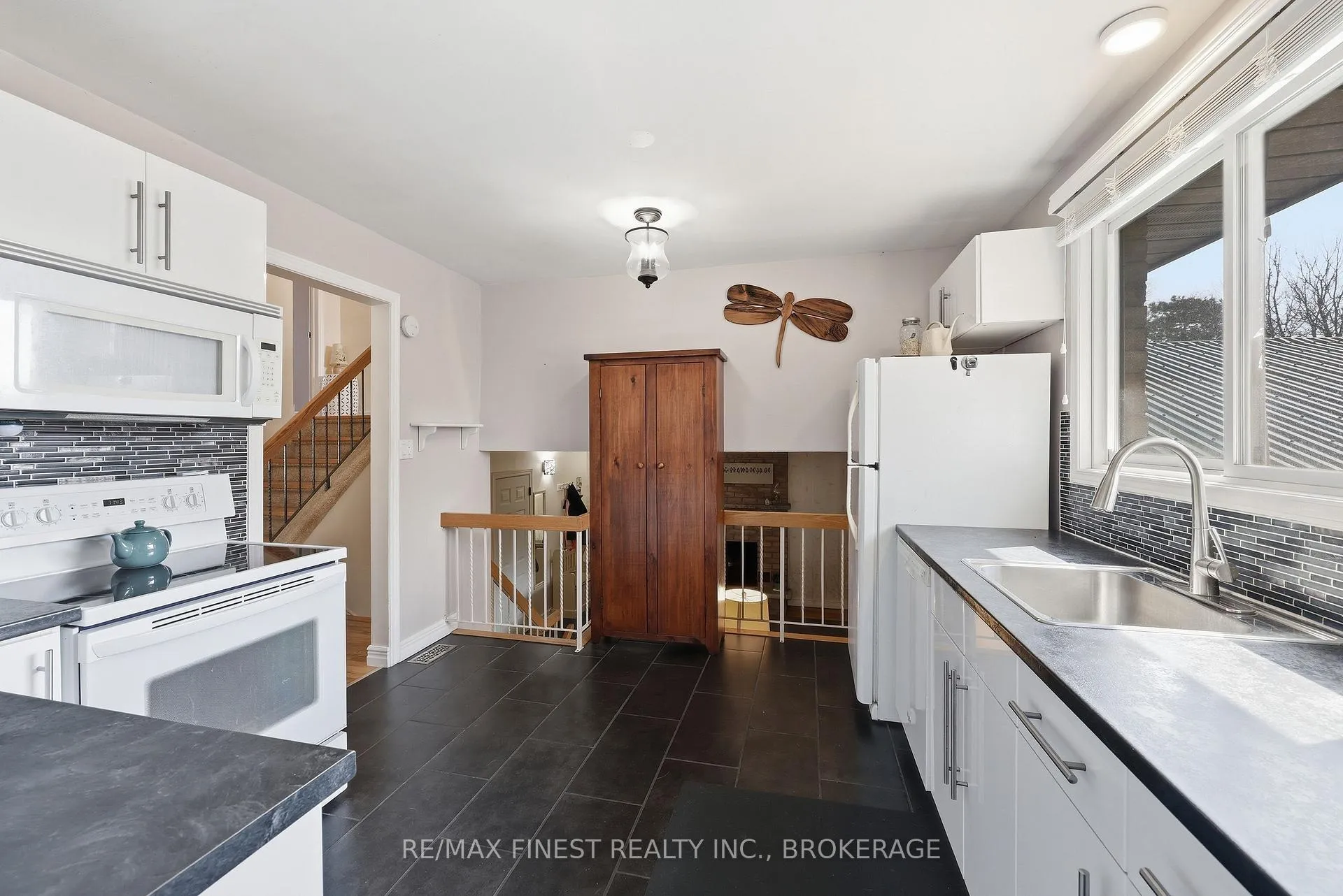 Photo 17 of 888 Sandringham Place, Kingston, North of Taylor-Kidd Blvd — HOMEH