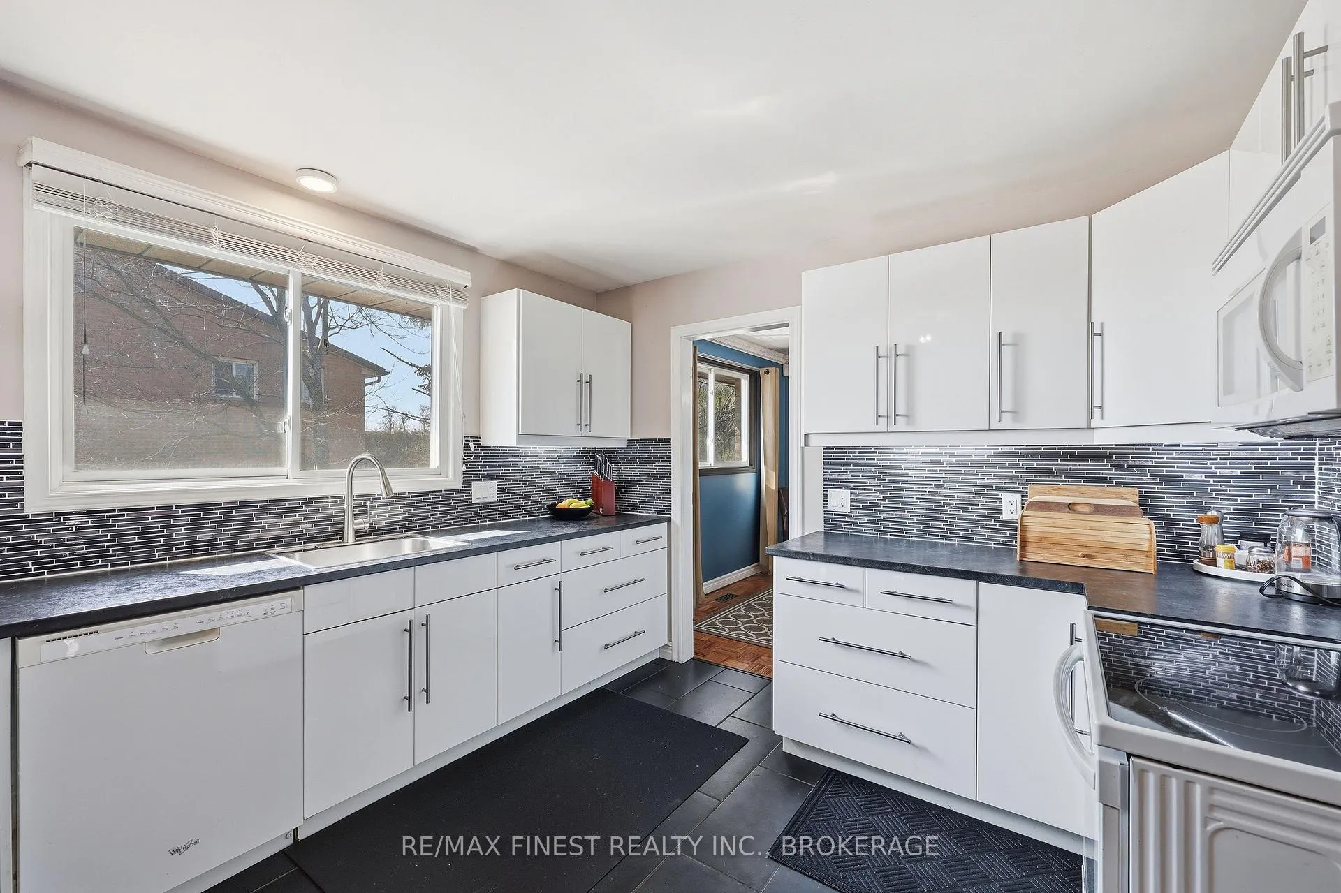 Photo 19 of 888 Sandringham Place, Kingston, North of Taylor-Kidd Blvd — HOMEH