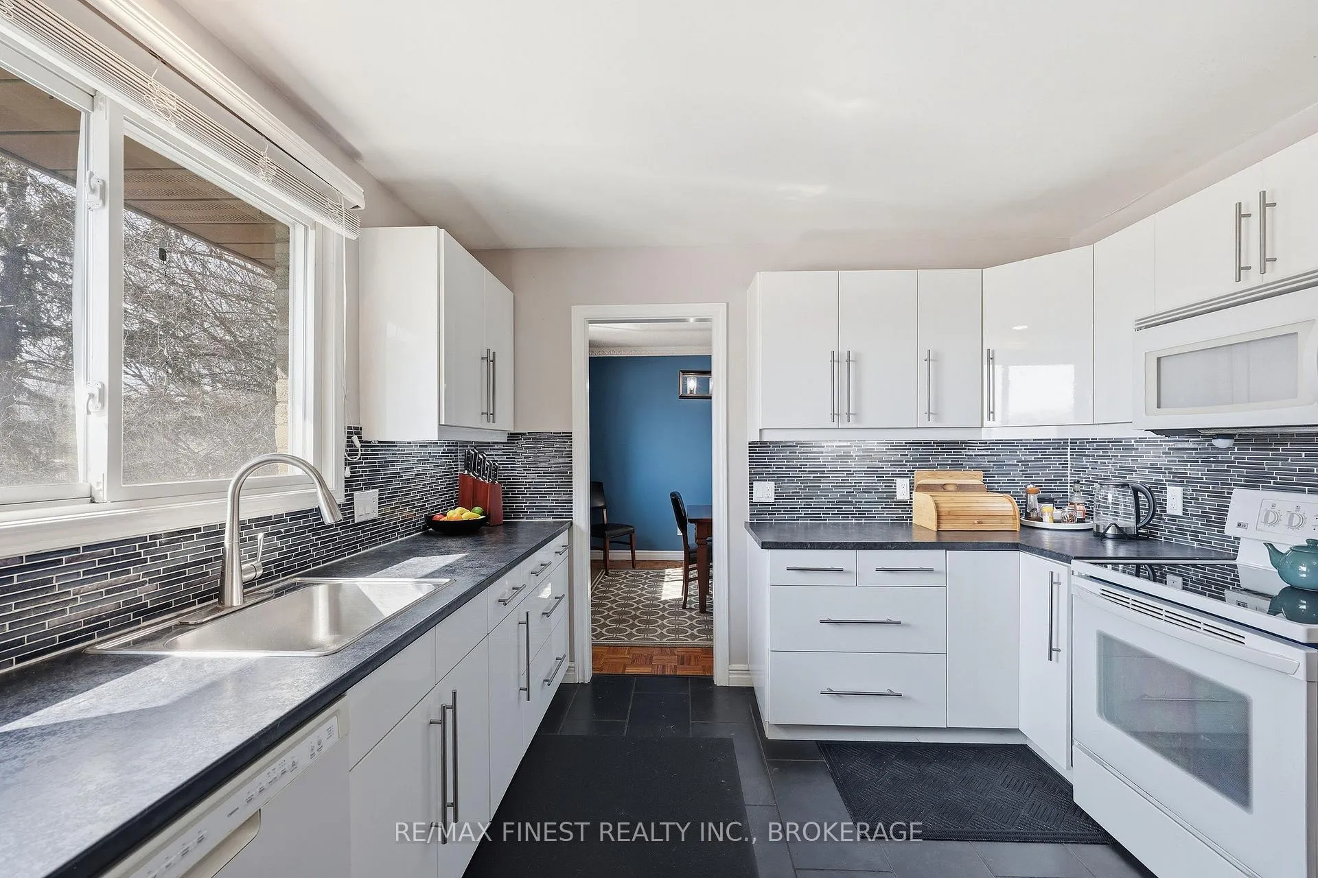 Photo 20 of 888 Sandringham Place, Kingston, North of Taylor-Kidd Blvd — HOMEH
