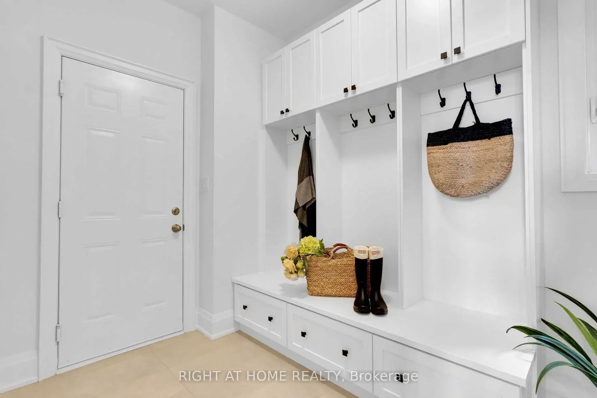 Photo 8 of 135 Courvier Crescent, Clarington, Bowmanville — HOMEH