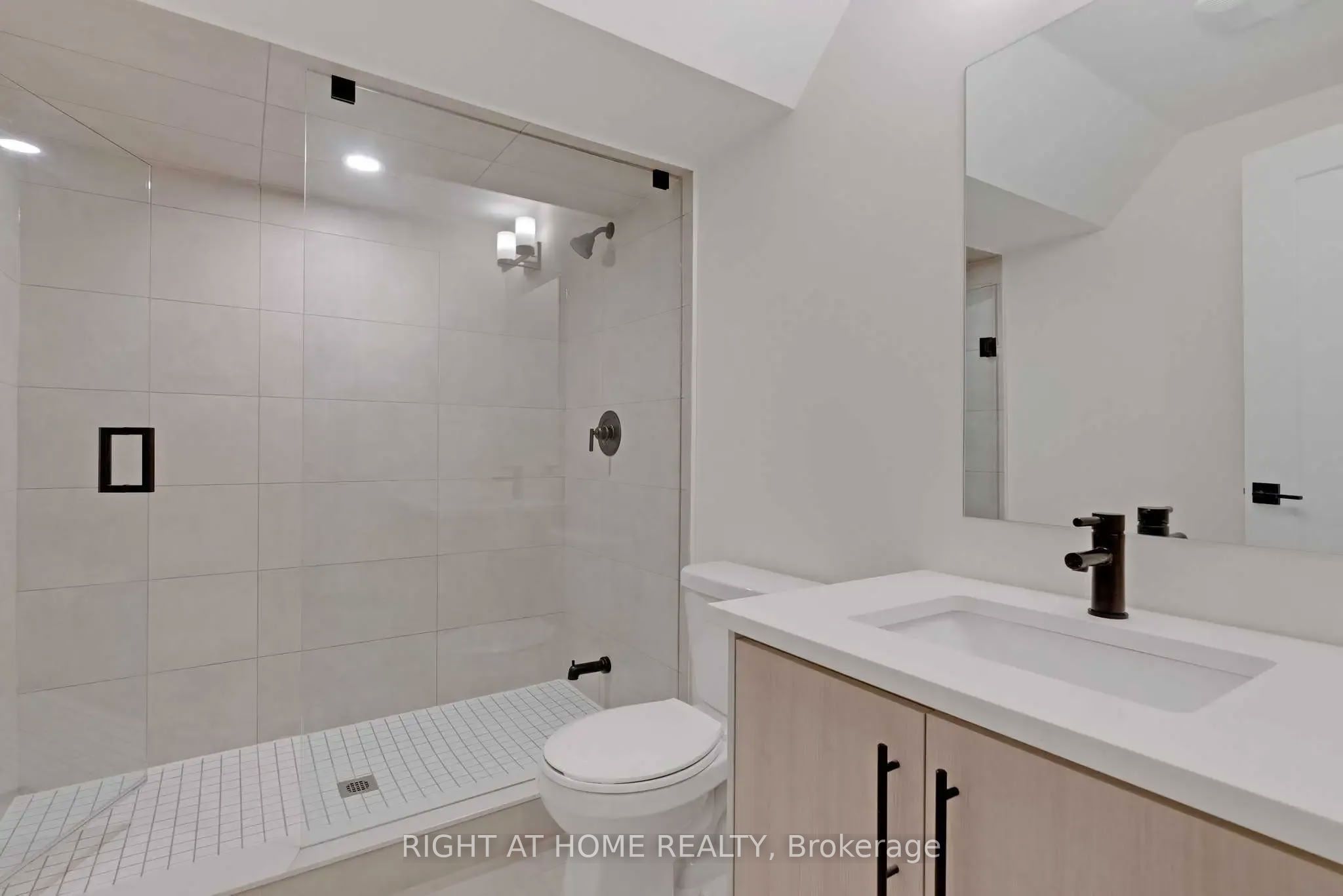 Photo 37 of 135 Courvier Crescent, Clarington, Bowmanville — HOMEH