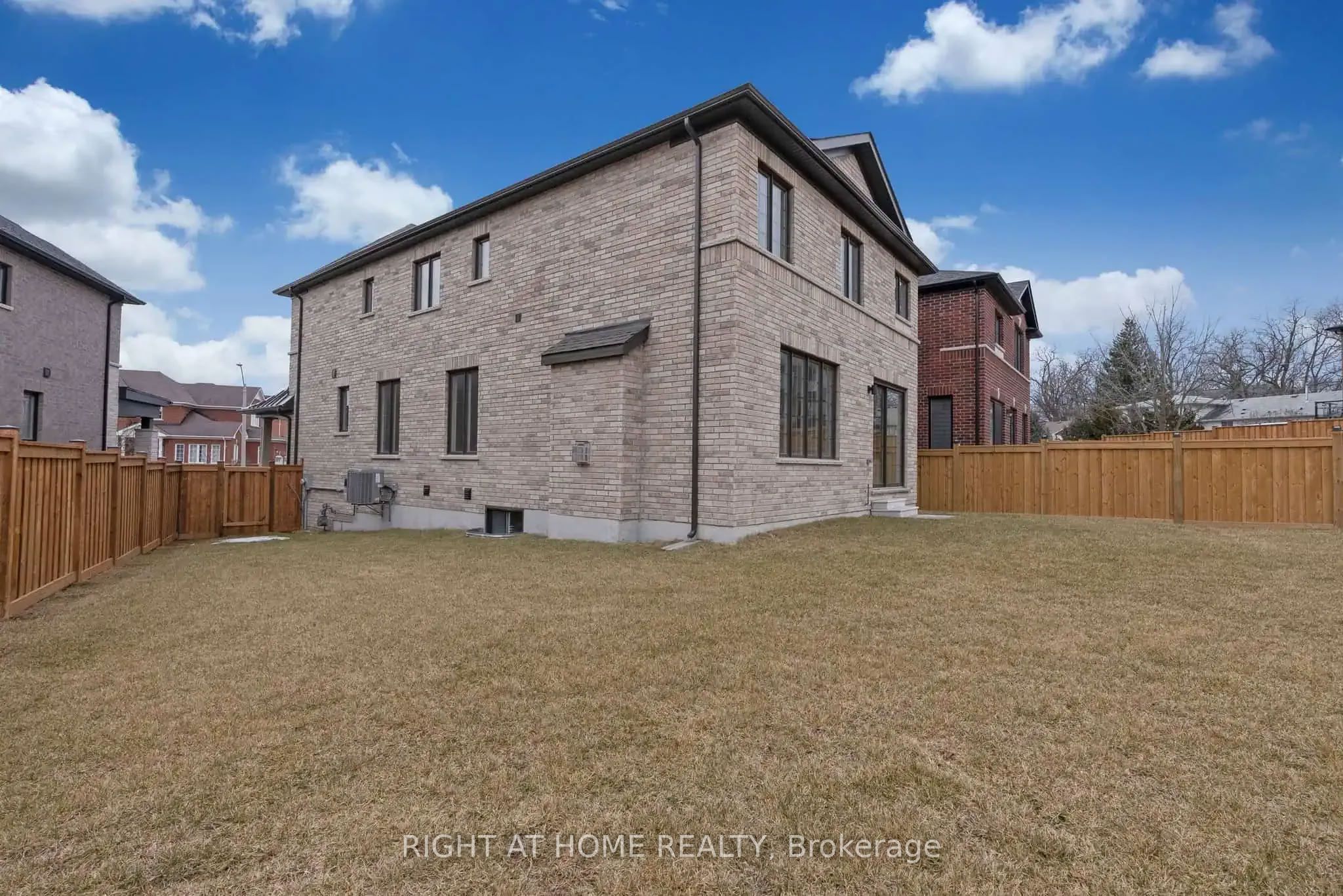 Photo 40 of 135 Courvier Crescent, Clarington, Bowmanville — HOMEH