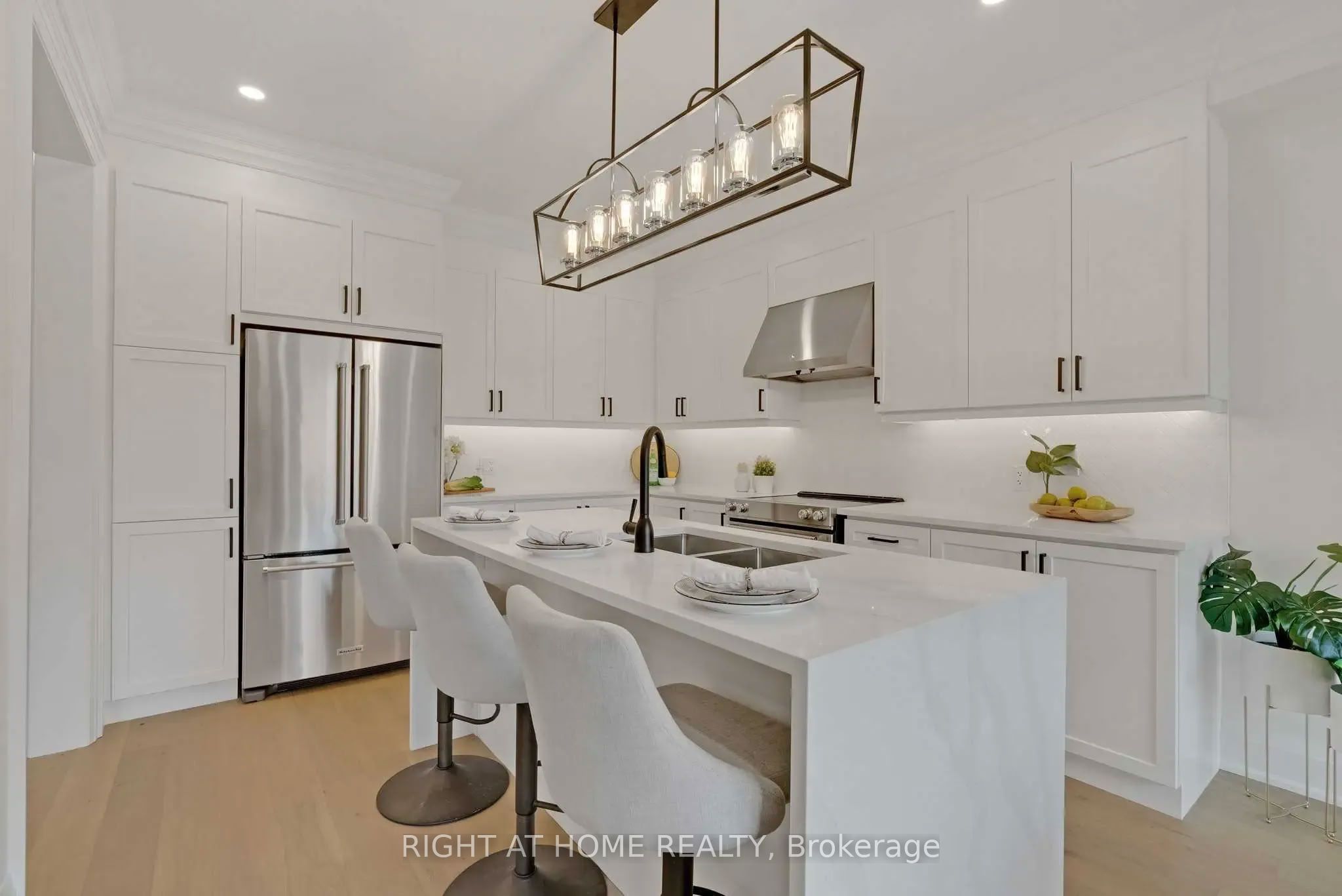 Photo 10 of 135 Courvier Crescent, Clarington, Bowmanville — HOMEH