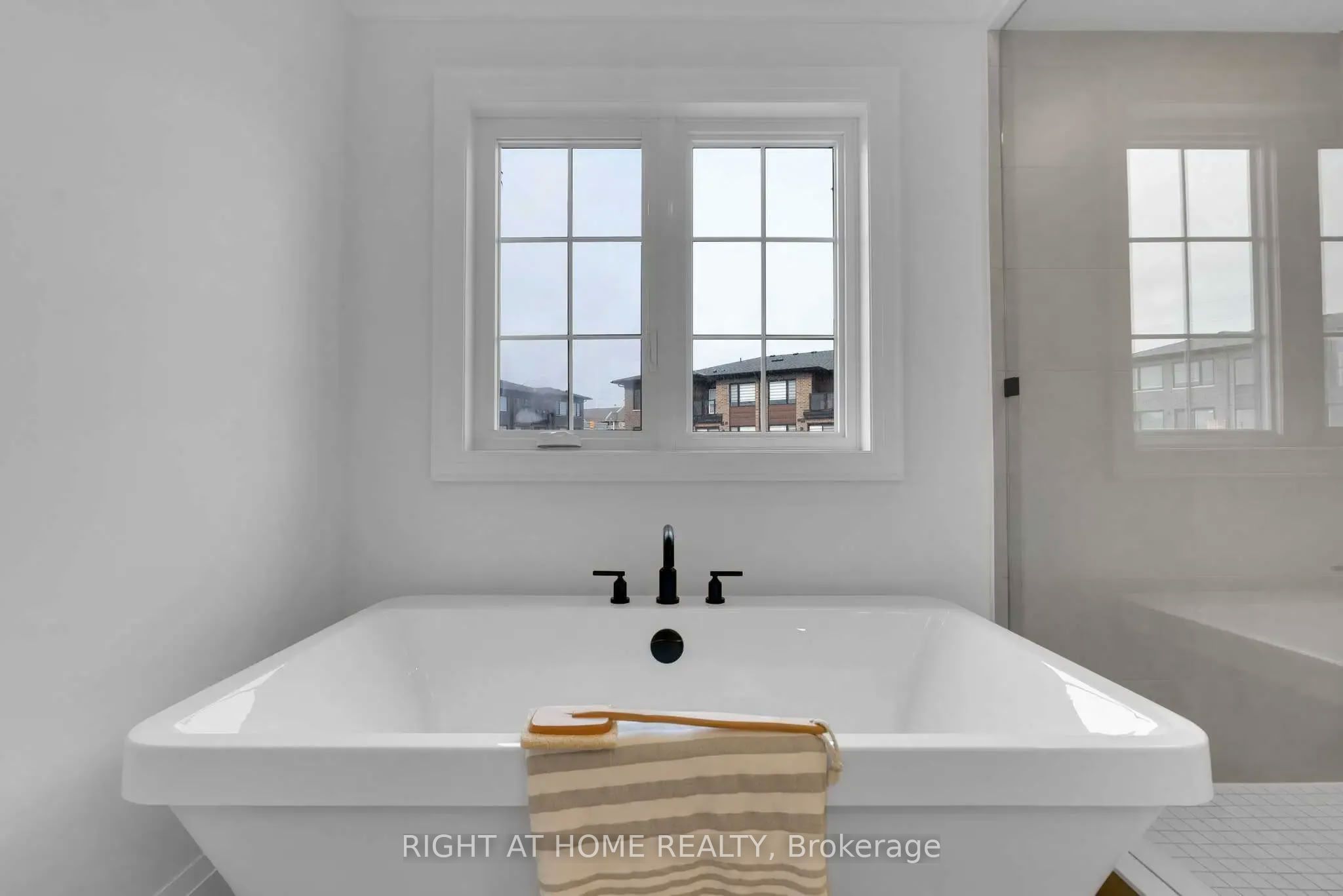 Photo 25 of 135 Courvier Crescent, Clarington, Bowmanville — HOMEH