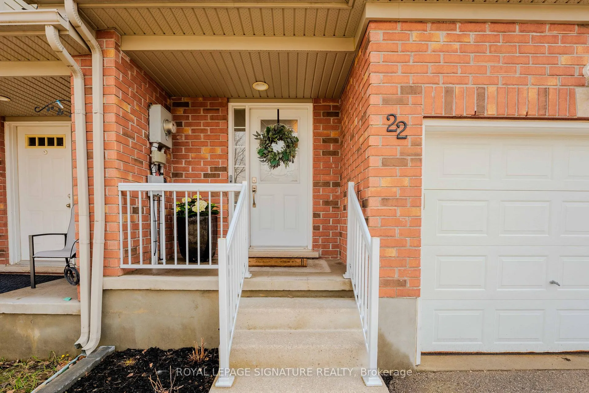 Photo 2 of 22 Curzon Crescent, Guelph, Willow West/Sugarbush/West Acres — HOMEH