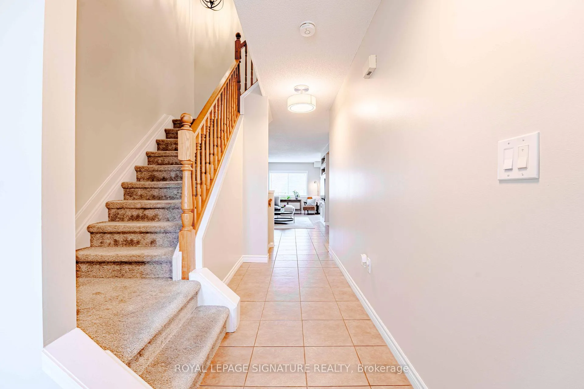 Photo 3 of 22 Curzon Crescent, Guelph, Willow West/Sugarbush/West Acres — HOMEH