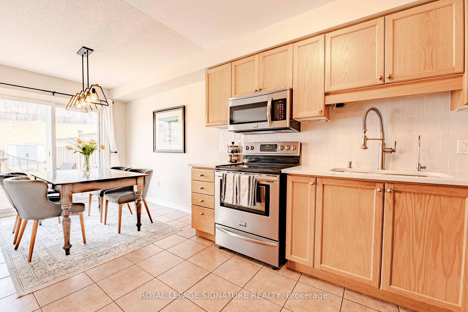 Photo 11 of 22 Curzon Crescent, Guelph, Willow West/Sugarbush/West Acres — HOMEH