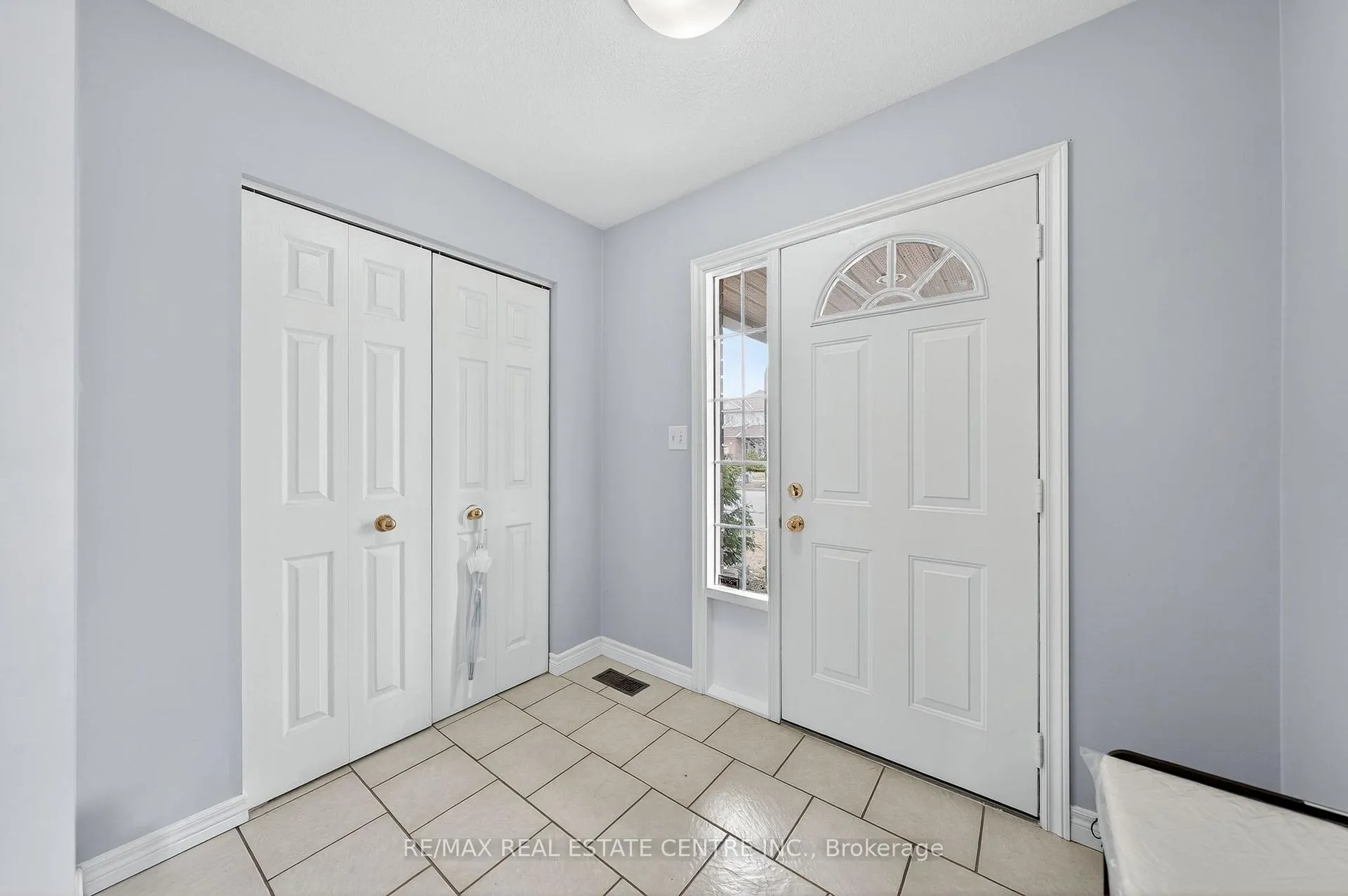 Photo 4 of 114 Stiefelmeyer Crescent, Wilmot — HOMEH