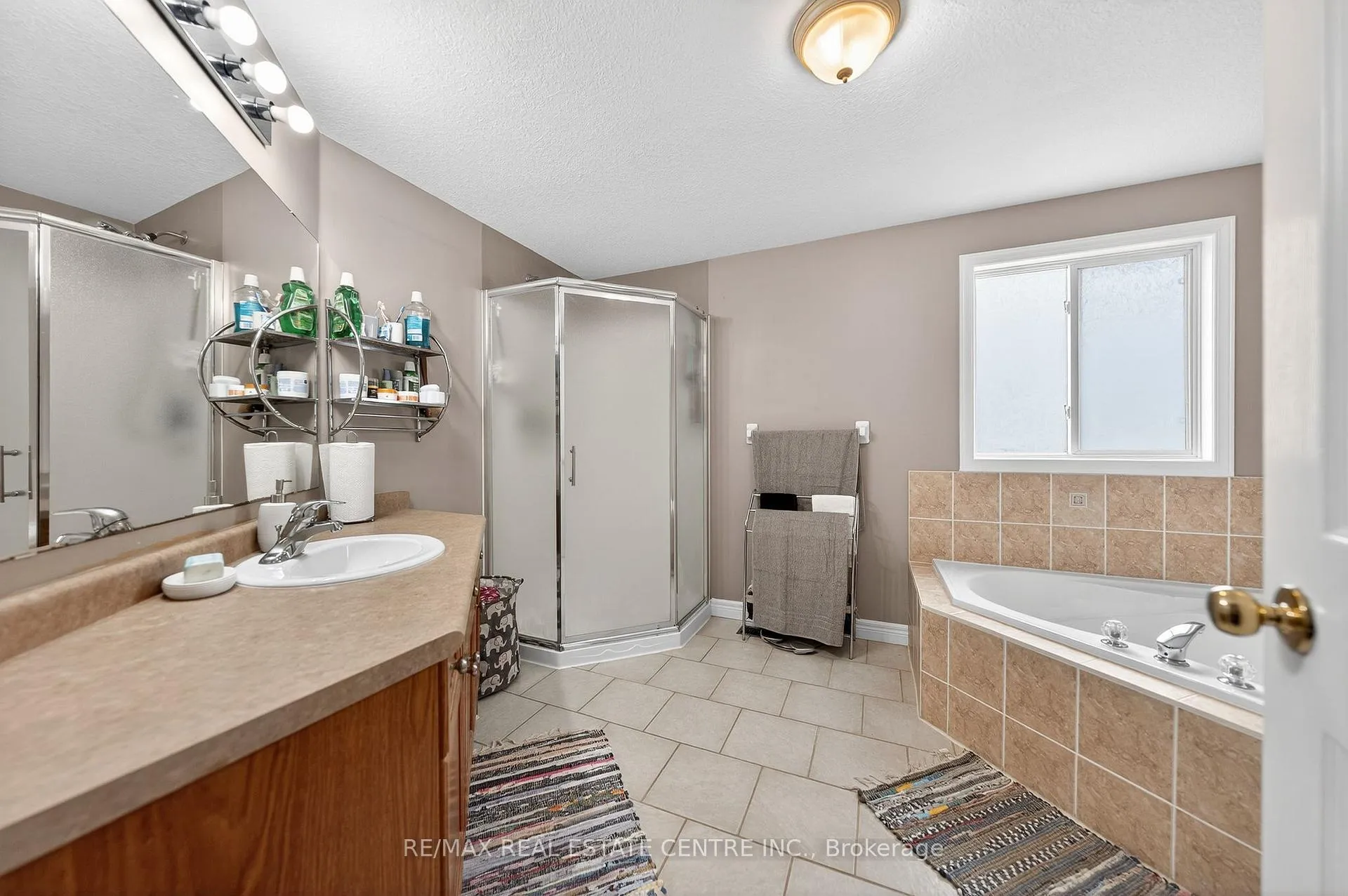 Photo 24 of 114 Stiefelmeyer Crescent, Wilmot — HOMEH