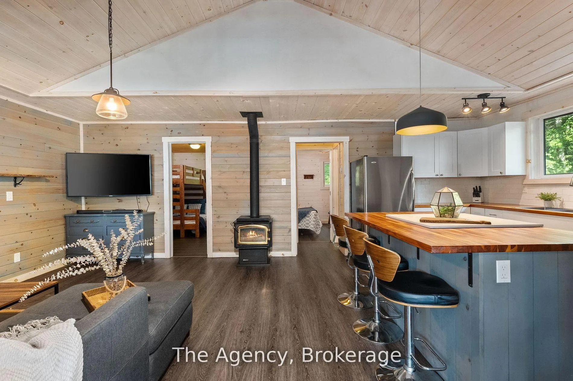 Photo 5 of 1032 Lakeshore Drive S, Bracebridge, Oakley — HOMEH
