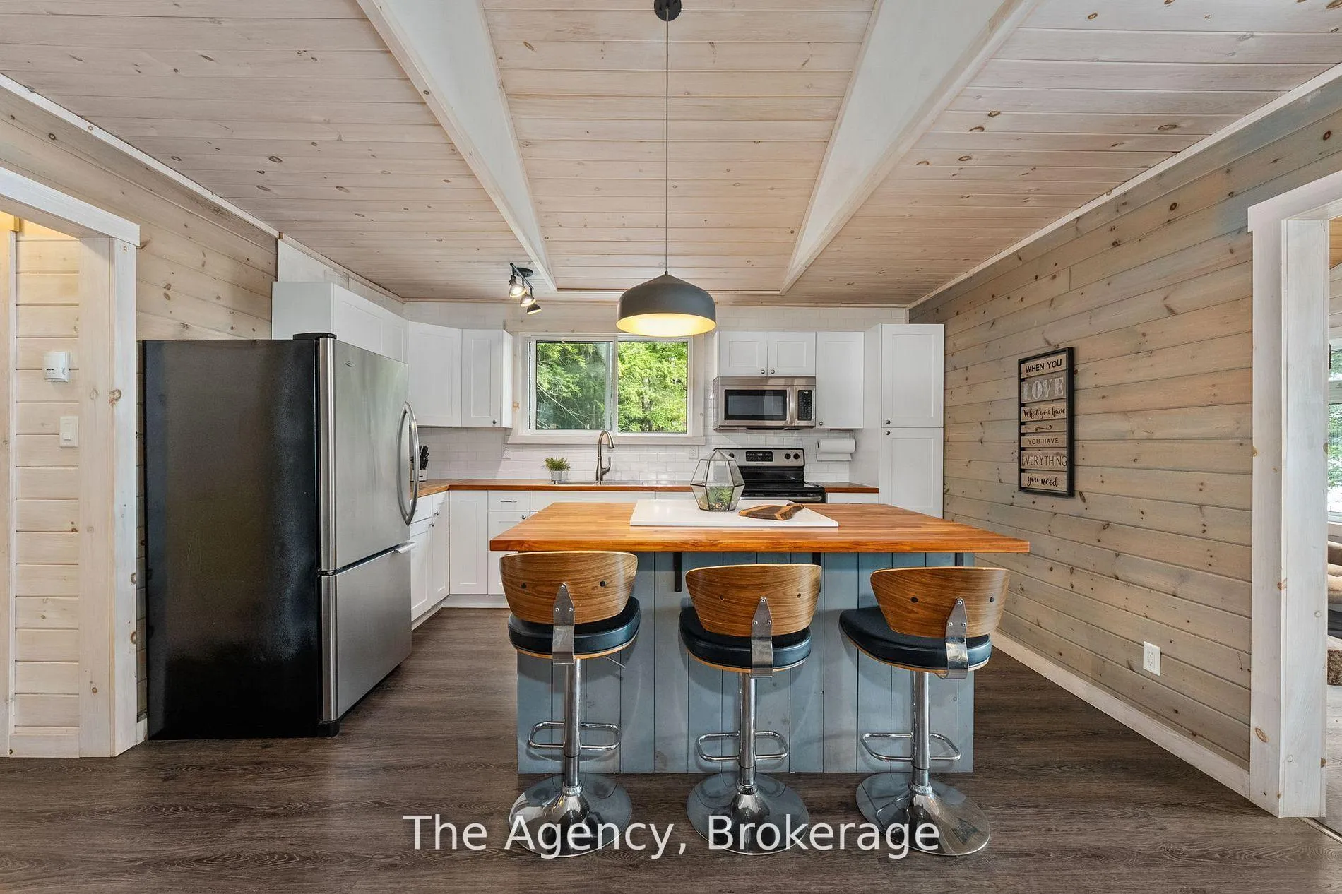 Photo 11 of 1032 Lakeshore Drive S, Bracebridge, Oakley — HOMEH