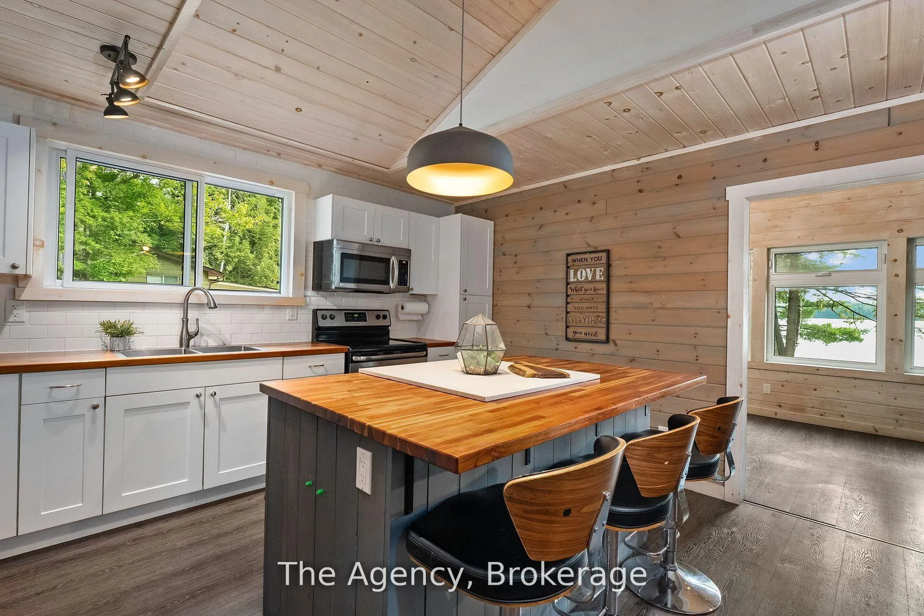 Photo 12 of 1032 Lakeshore Drive S, Bracebridge, Oakley — HOMEH