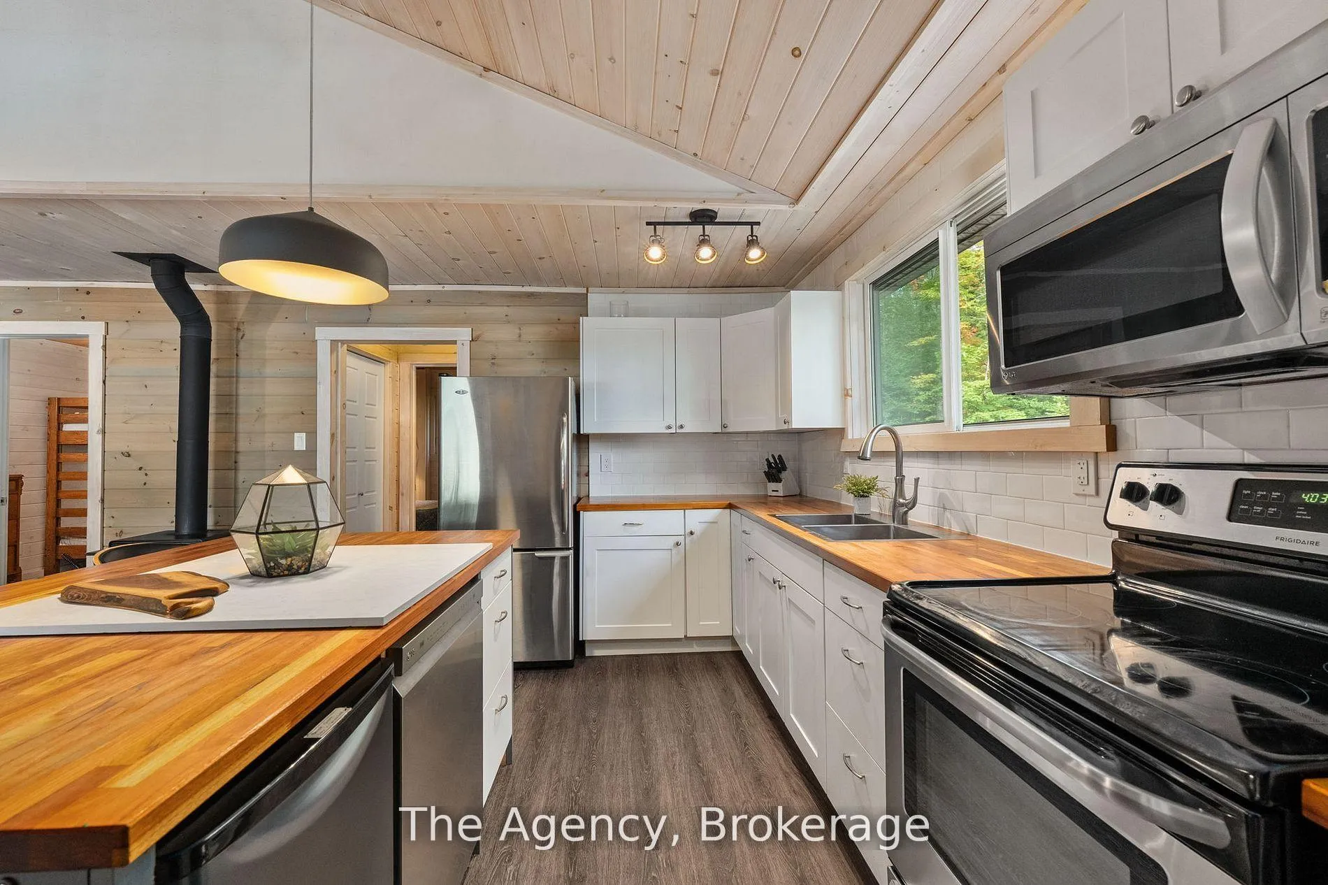 Photo 13 of 1032 Lakeshore Drive S, Bracebridge, Oakley — HOMEH