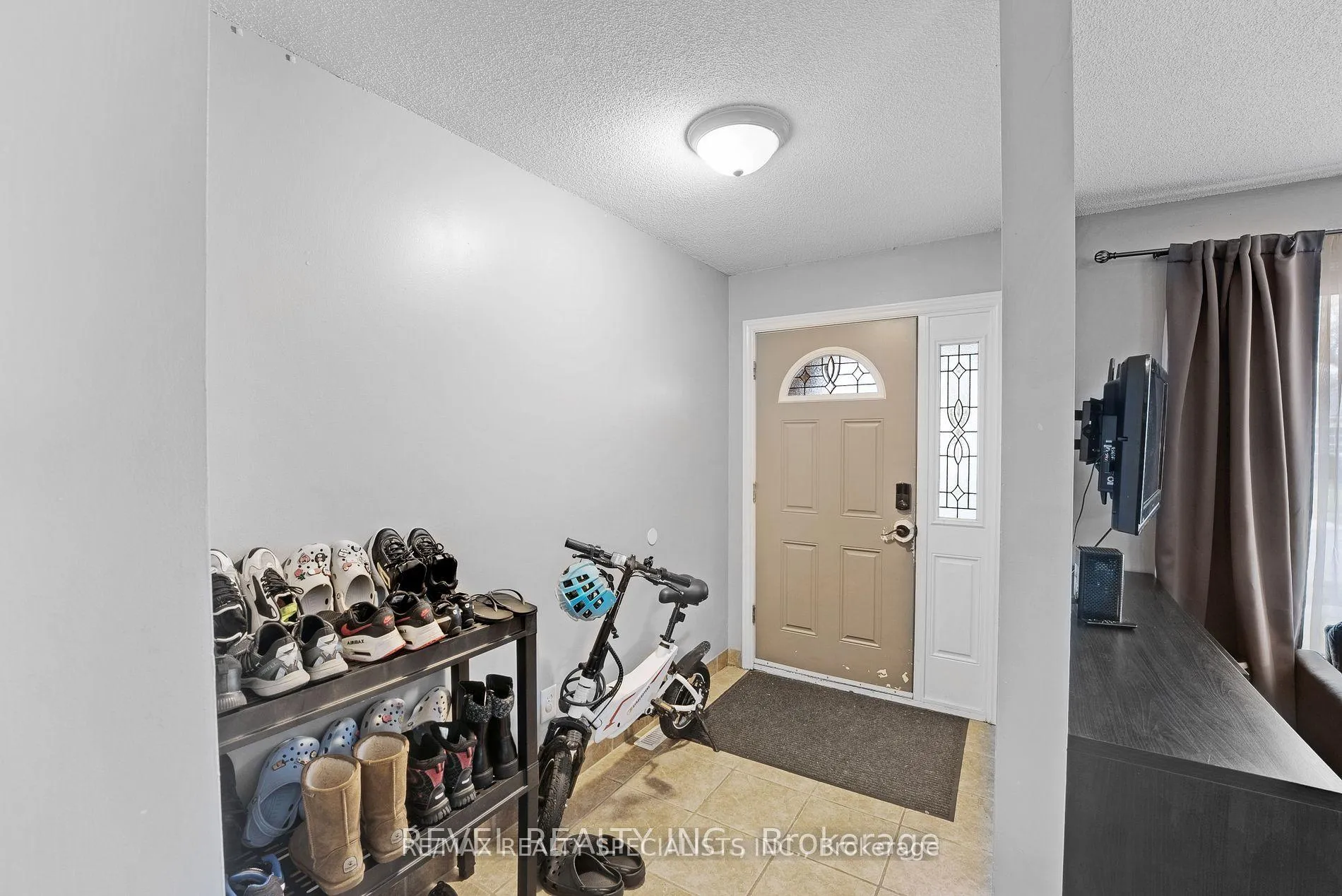 Photo 4 of Unit MAIN, 7658 Cavendish Drive, Niagara Falls, West Wood — HOMEH