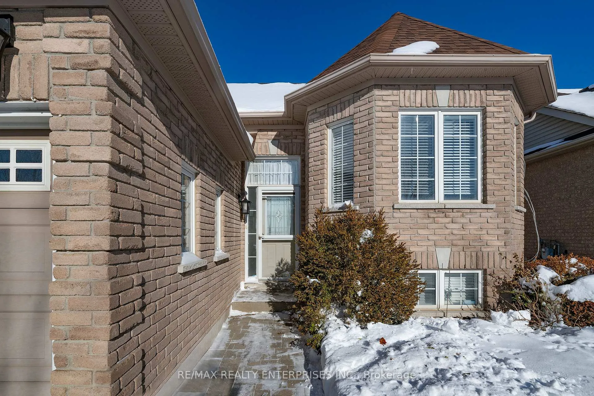 Photo 2 of 802 Coldstream Drive, Oshawa, Samac — HOMEH